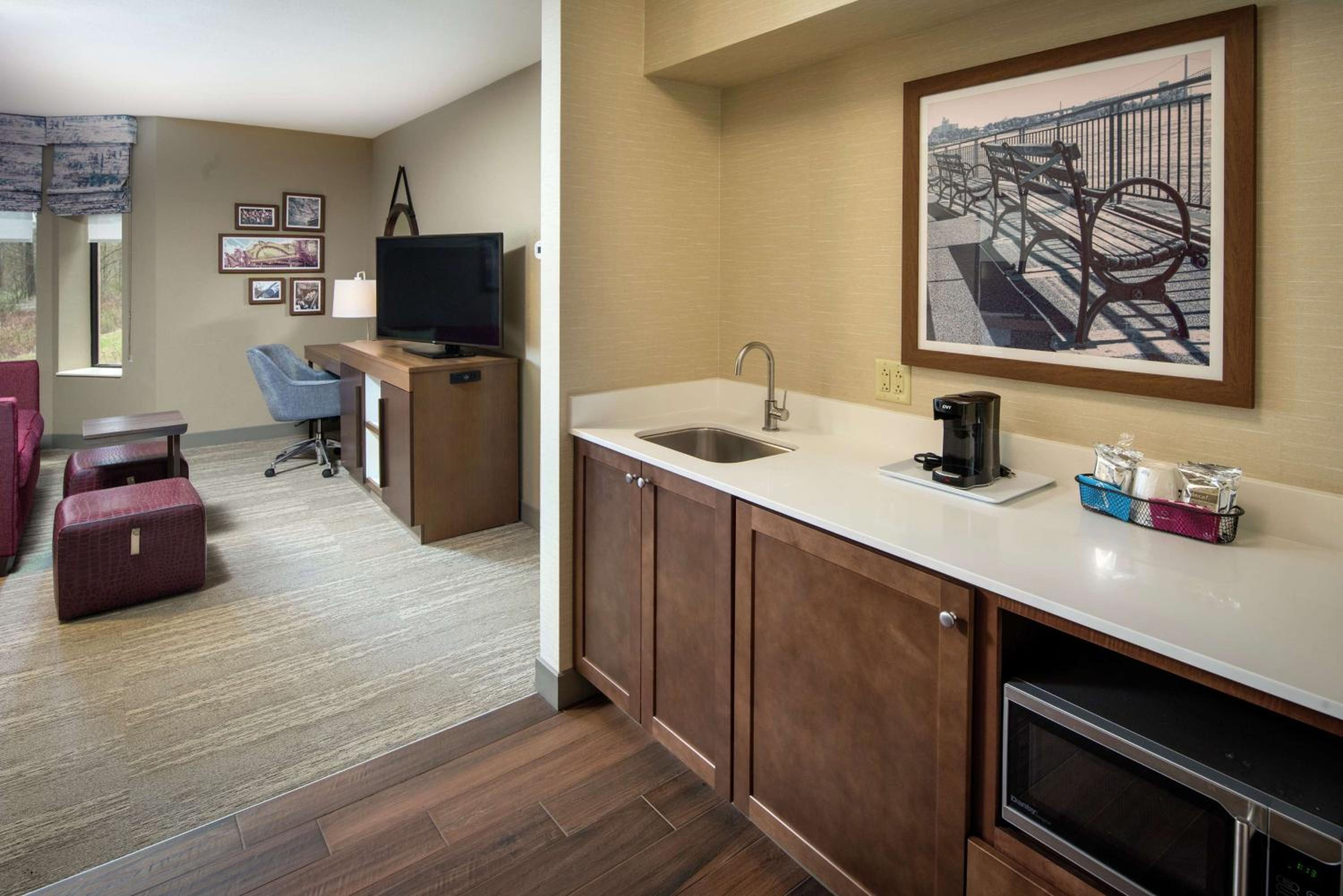One-Bedroom King Suite - Non-Smoking - Photo 6