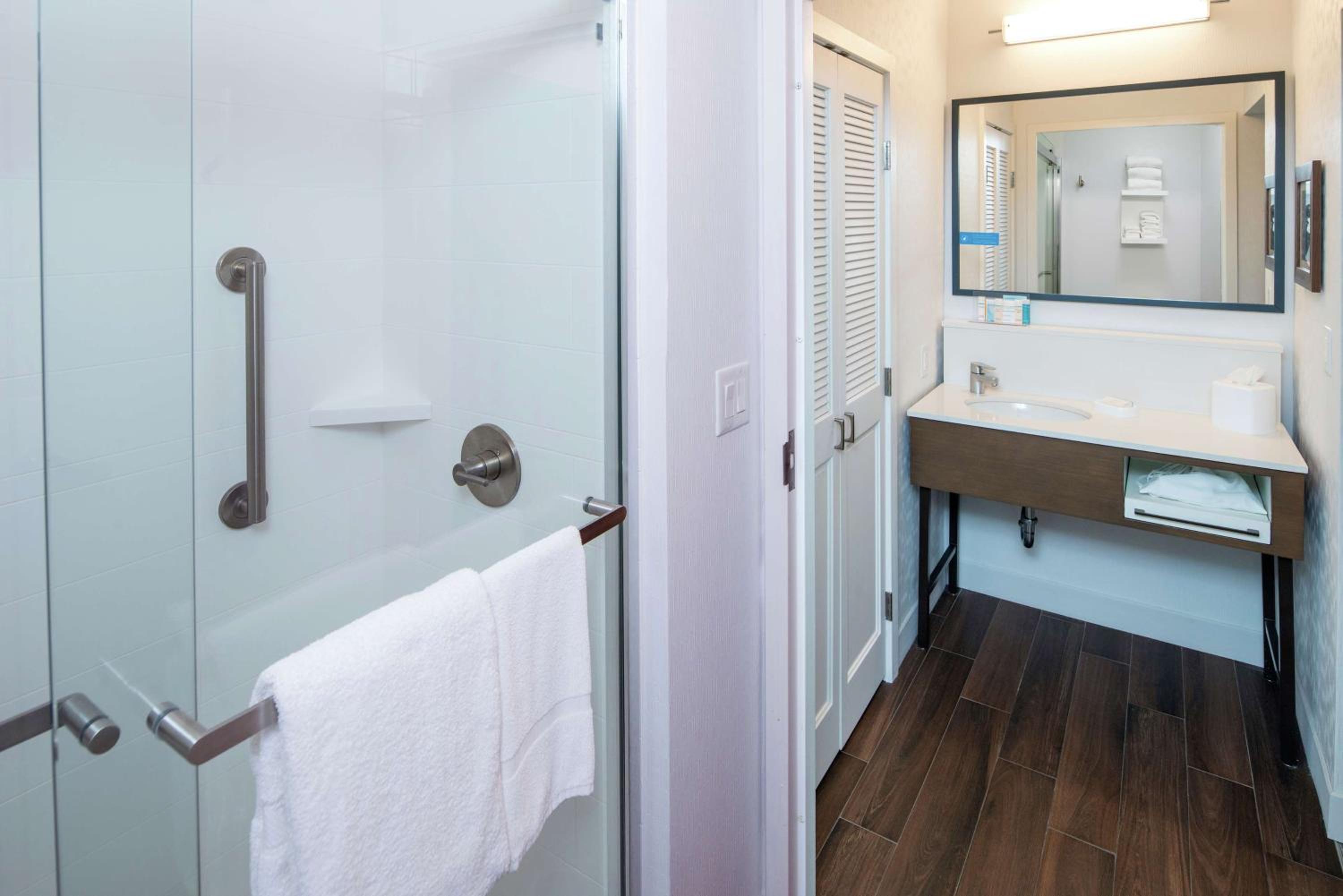 One-Bedroom King Suite - Non-Smoking - Photo 5