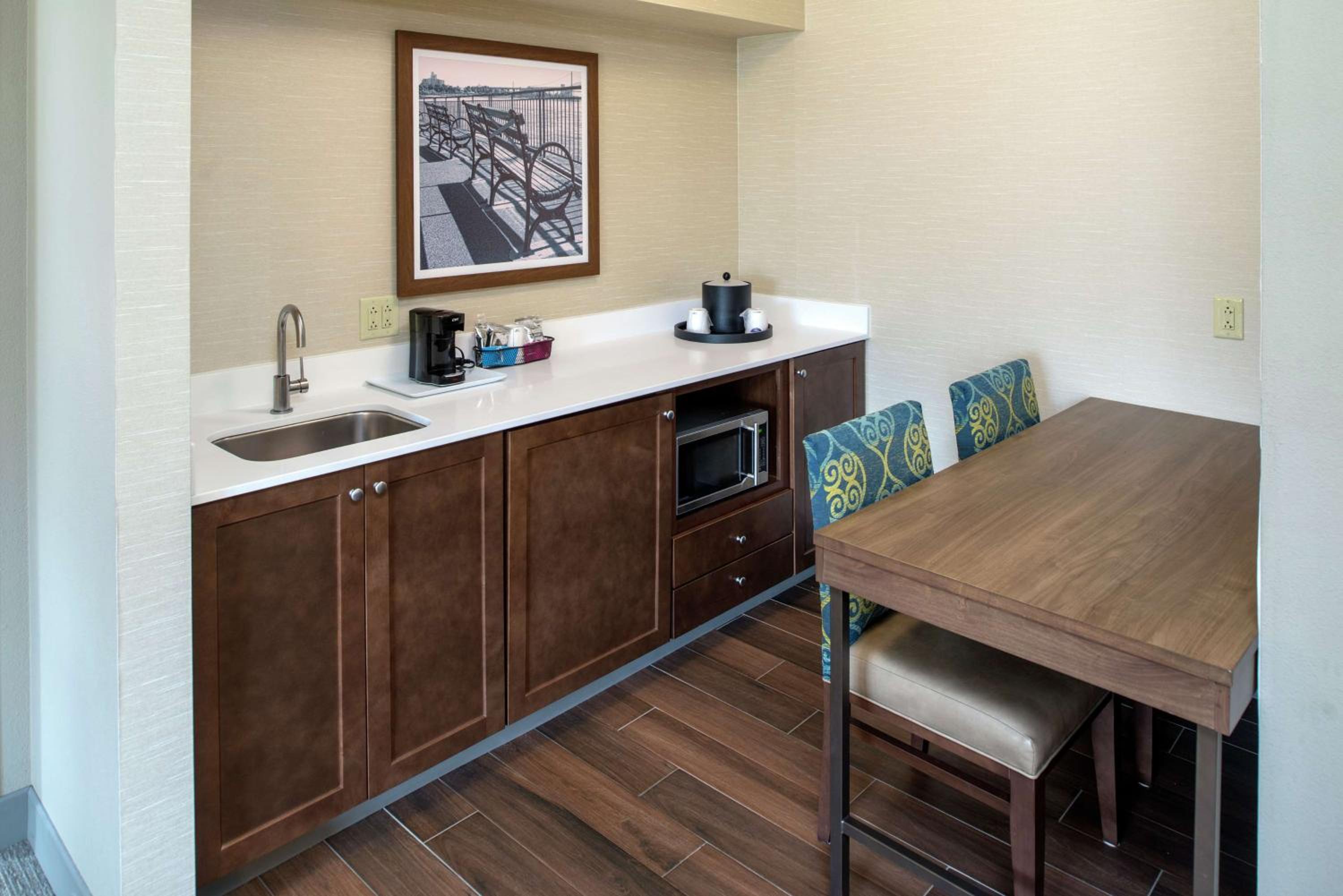 One-Bedroom King Suite - Non-Smoking - Photo 3