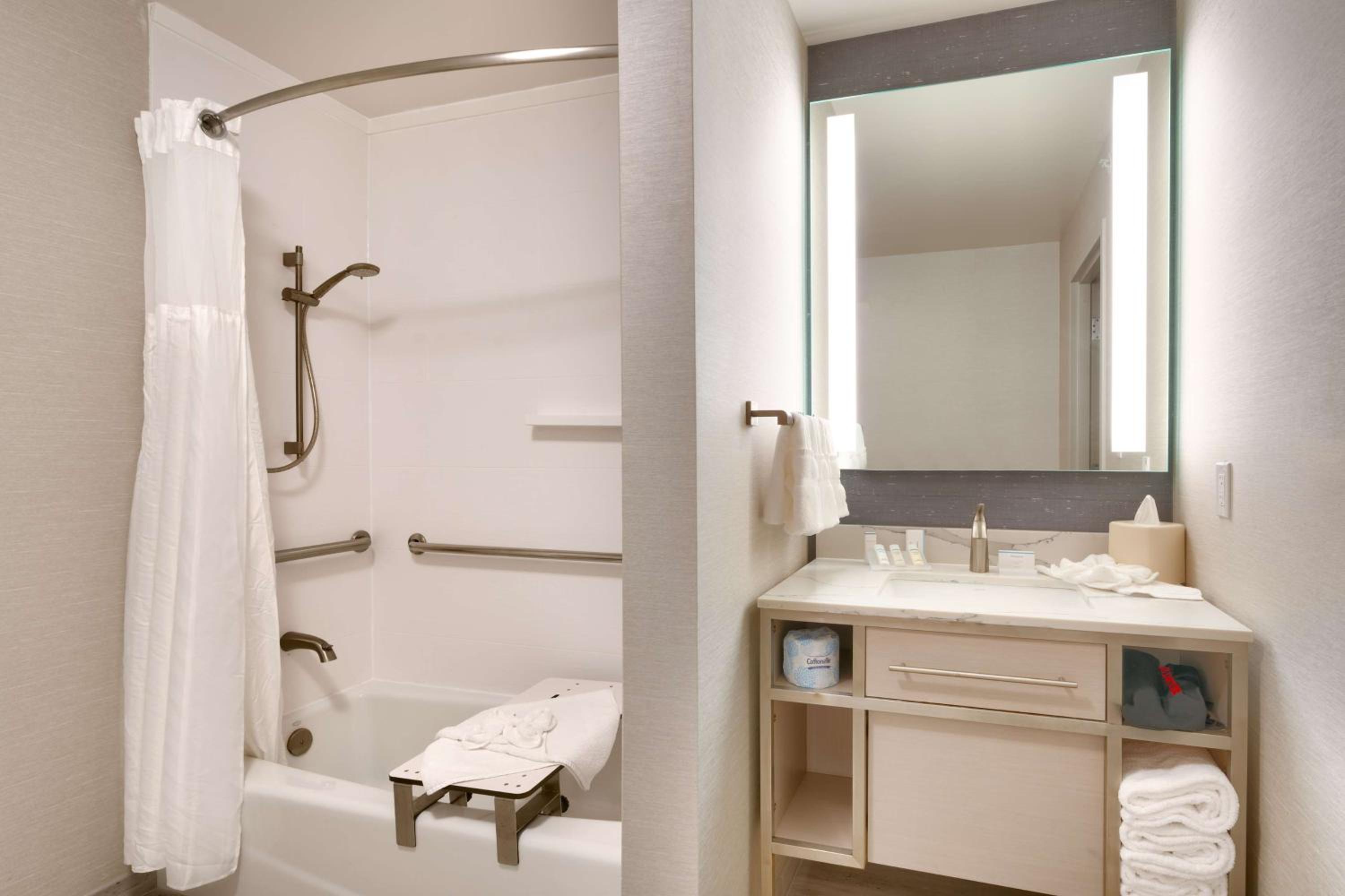 Queen Room with Two Queen Beds - Mobility and Hearing Access - Photo 4