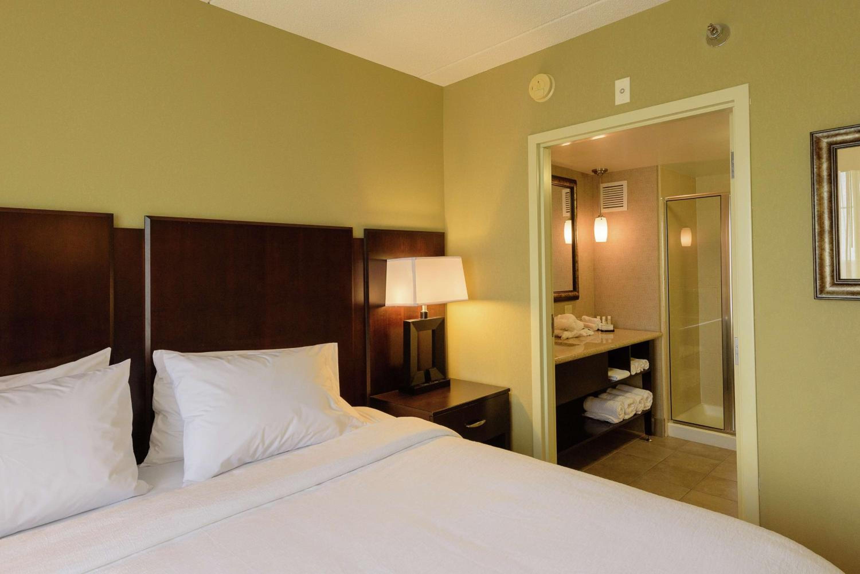 Two-Room King Suite - Non-Smoking - Photo 4
