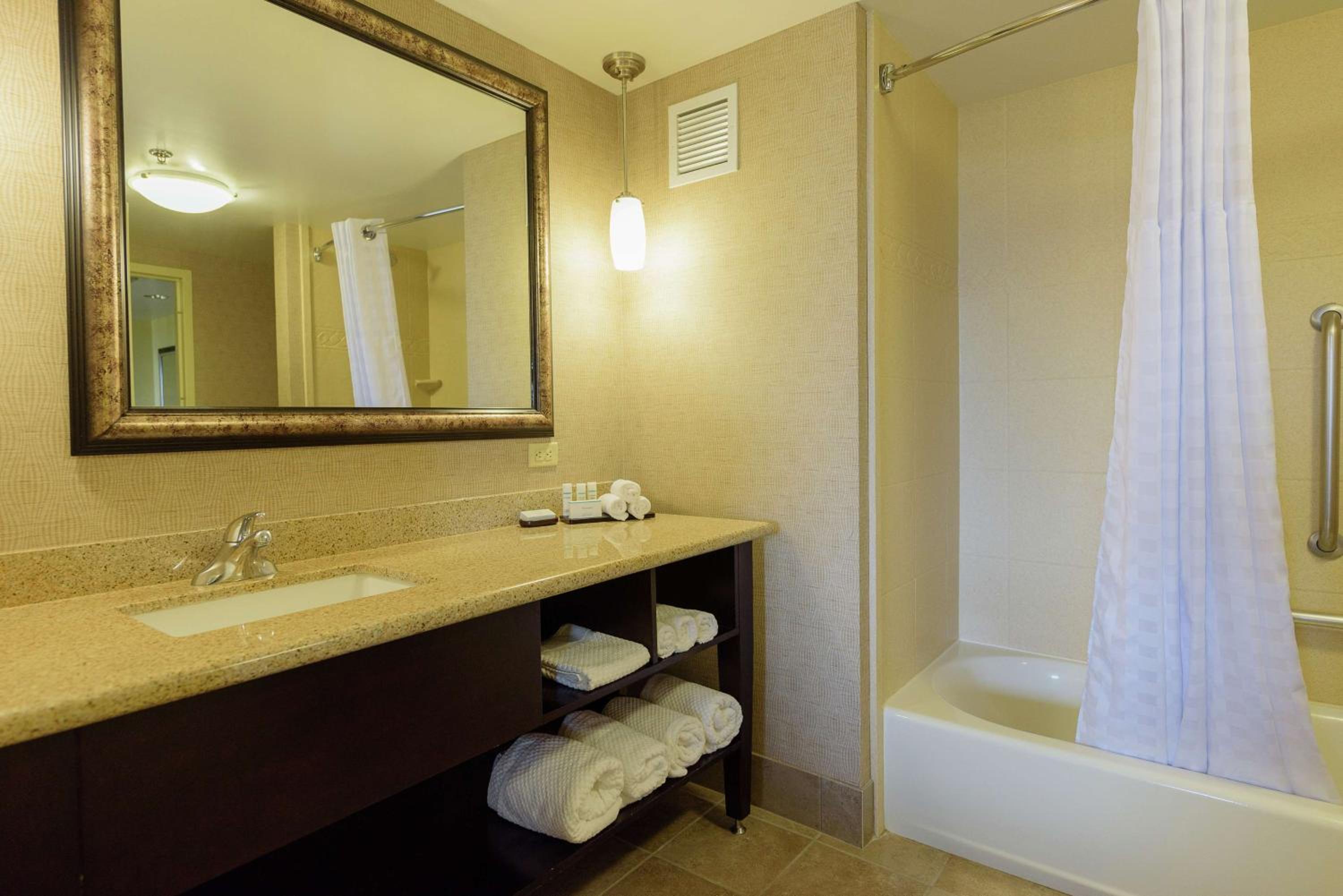 Suite with Two Queen Beds - Non-Smoking - Photo 6