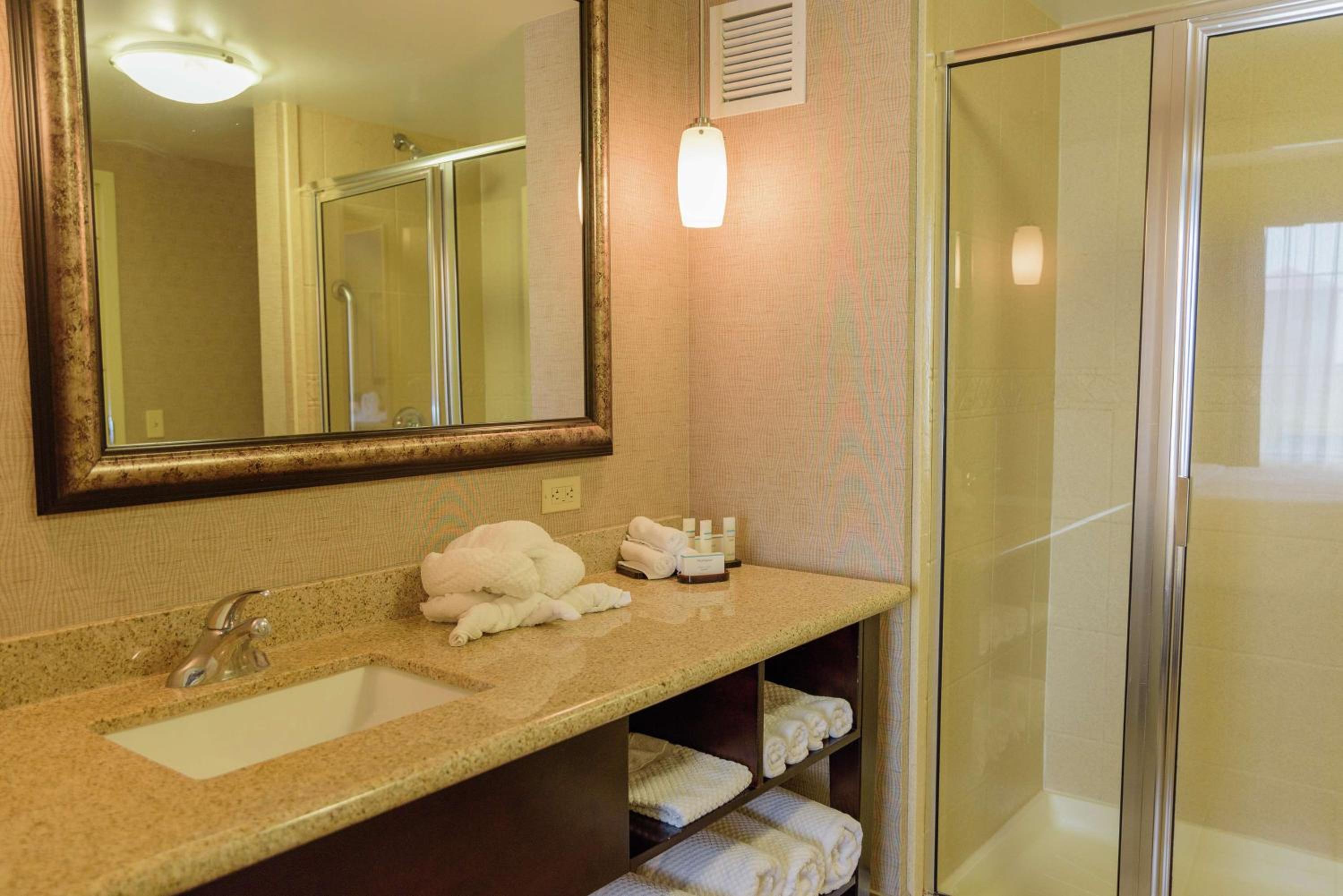 Two-Room King Suite - Non-Smoking - Photo 3