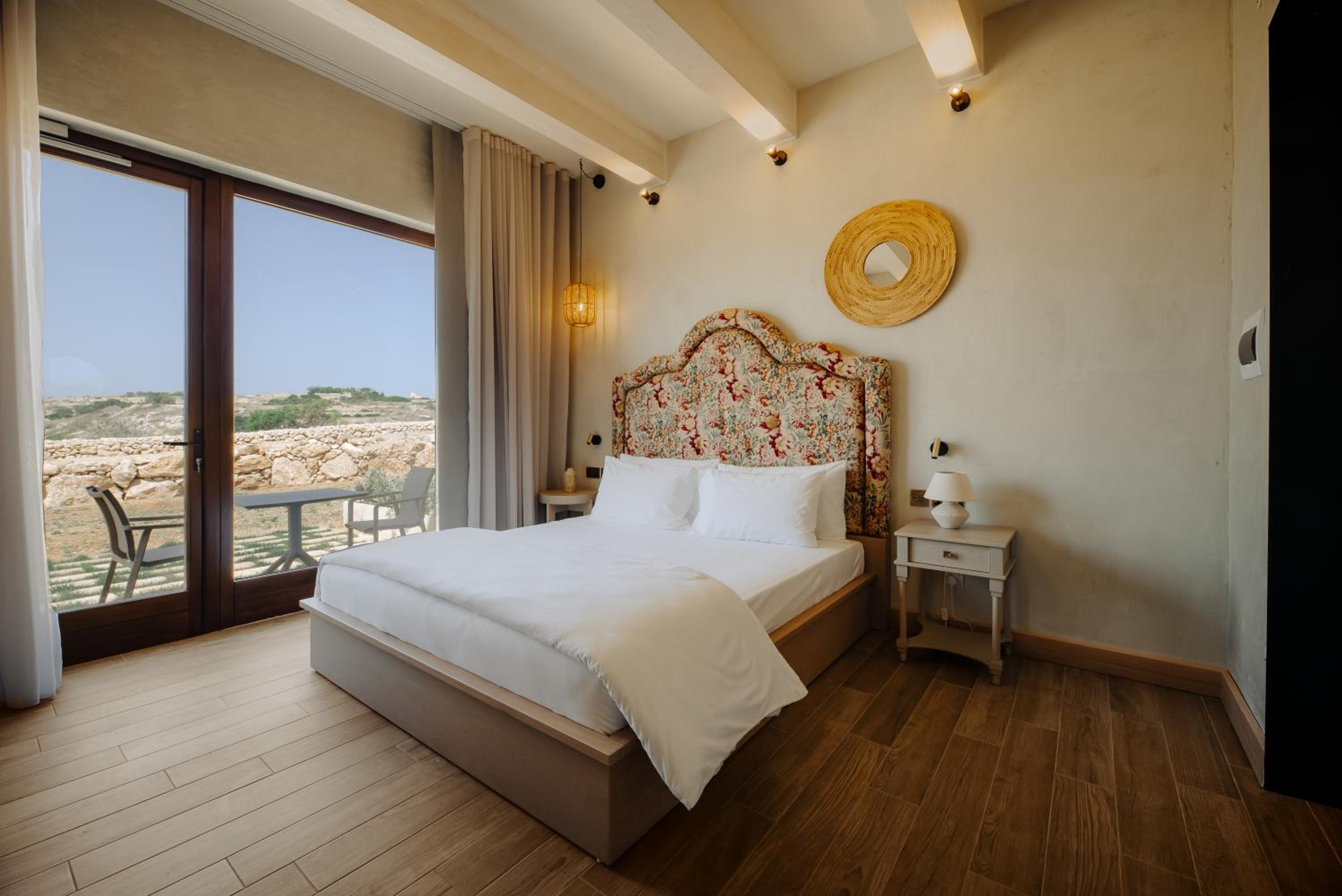 Superior King Room - Photo 8