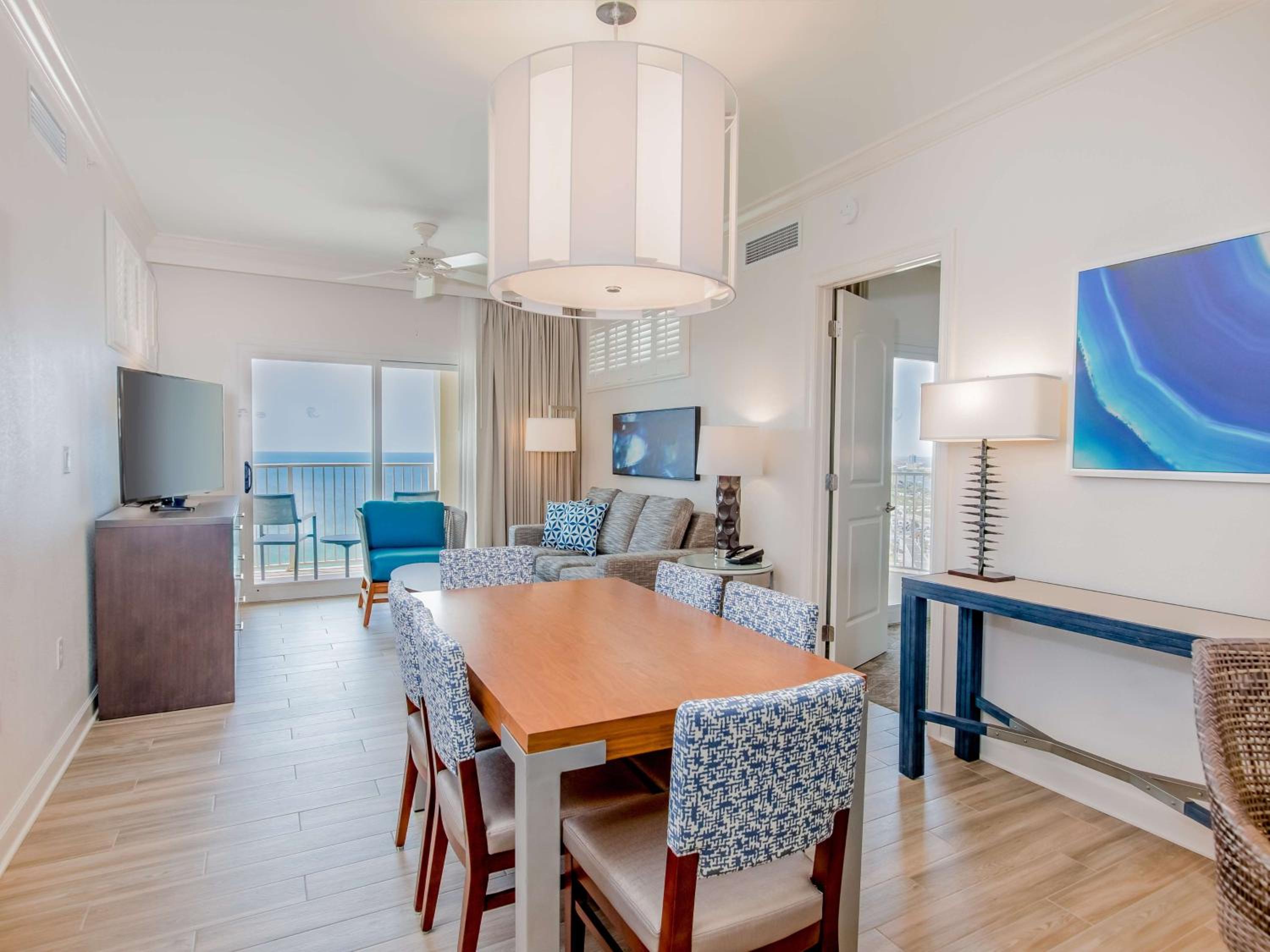 Corner King Suite with View