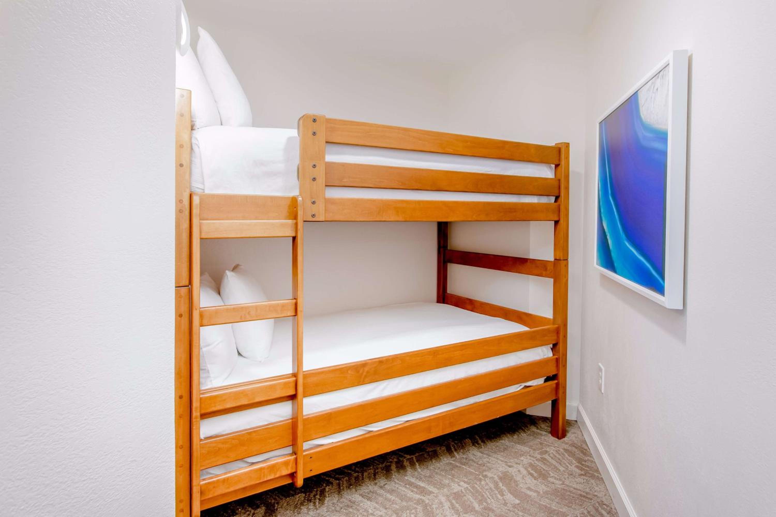 Queen Suite with Bunk Beds and Gulf View - Photo 3