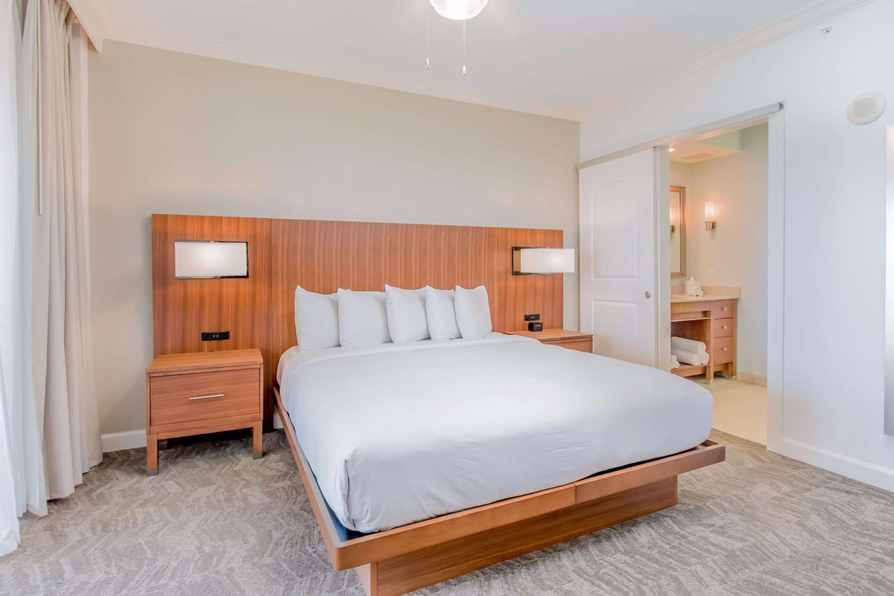 Three-Bedroom Suite with Gulf View - Photo 5