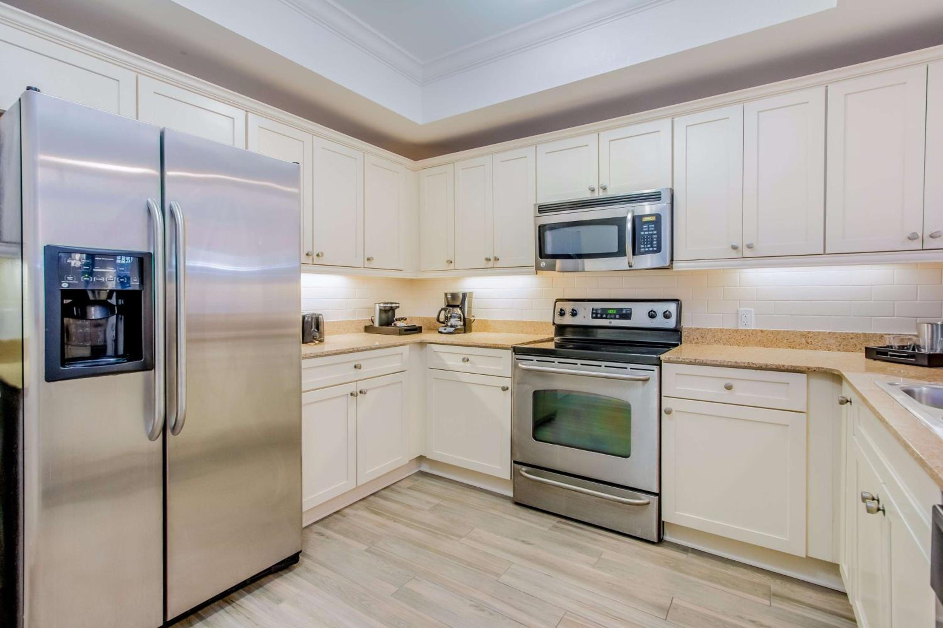 Three-Bedroom Suite with Gulf View - Photo 6