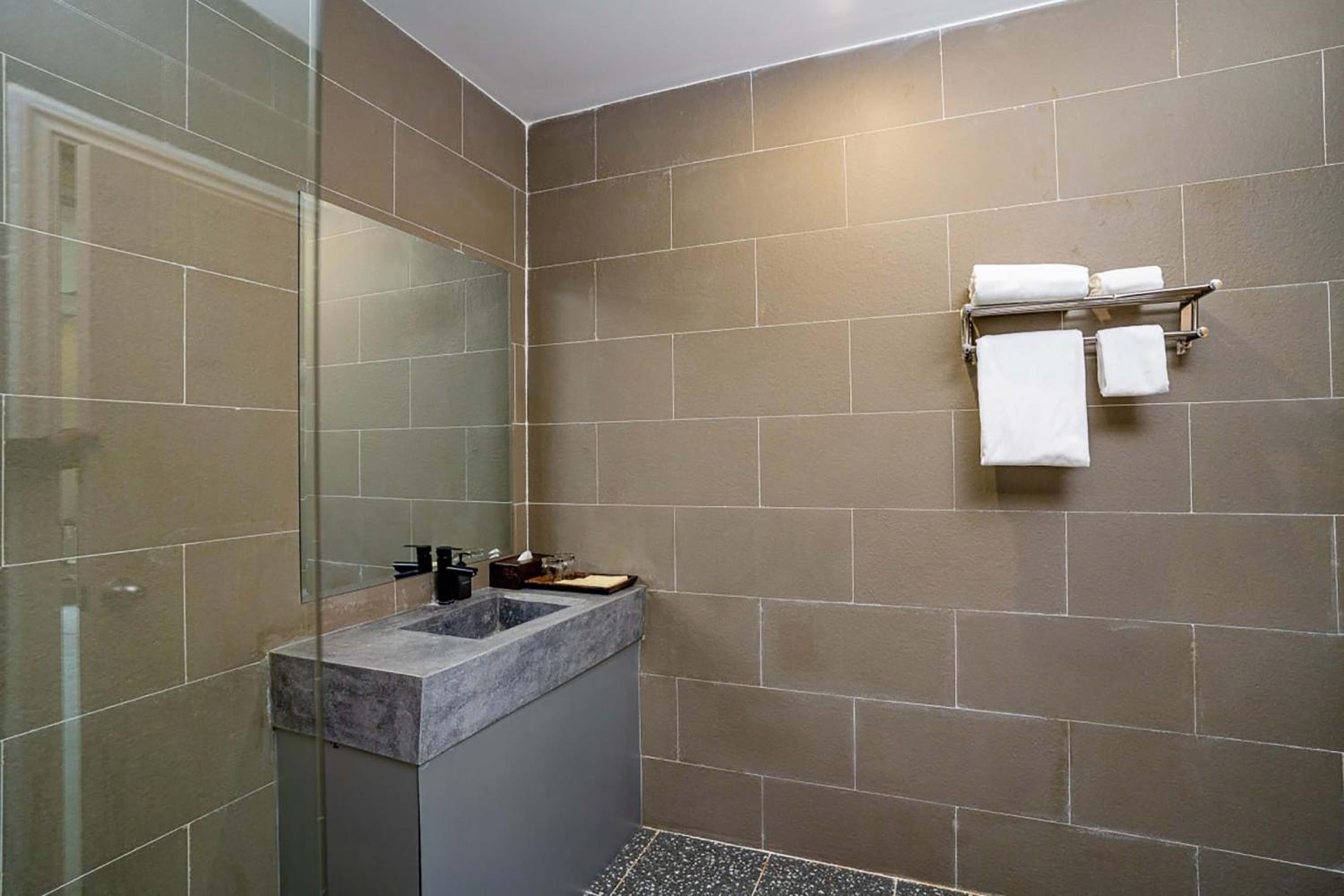  Family Suite with Connecting Room - Photo 6