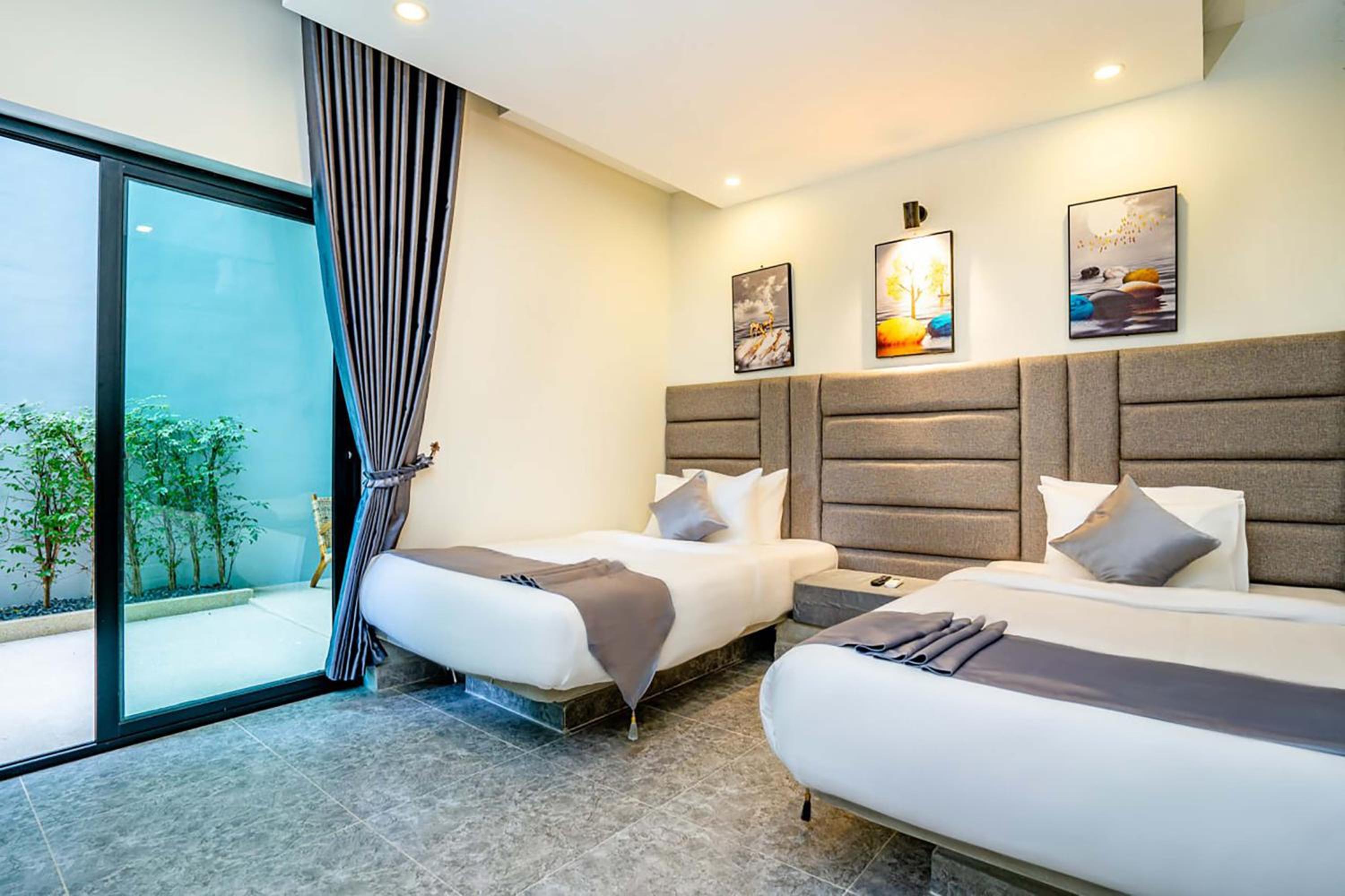  Family Suite with Connecting Room - Photo 17