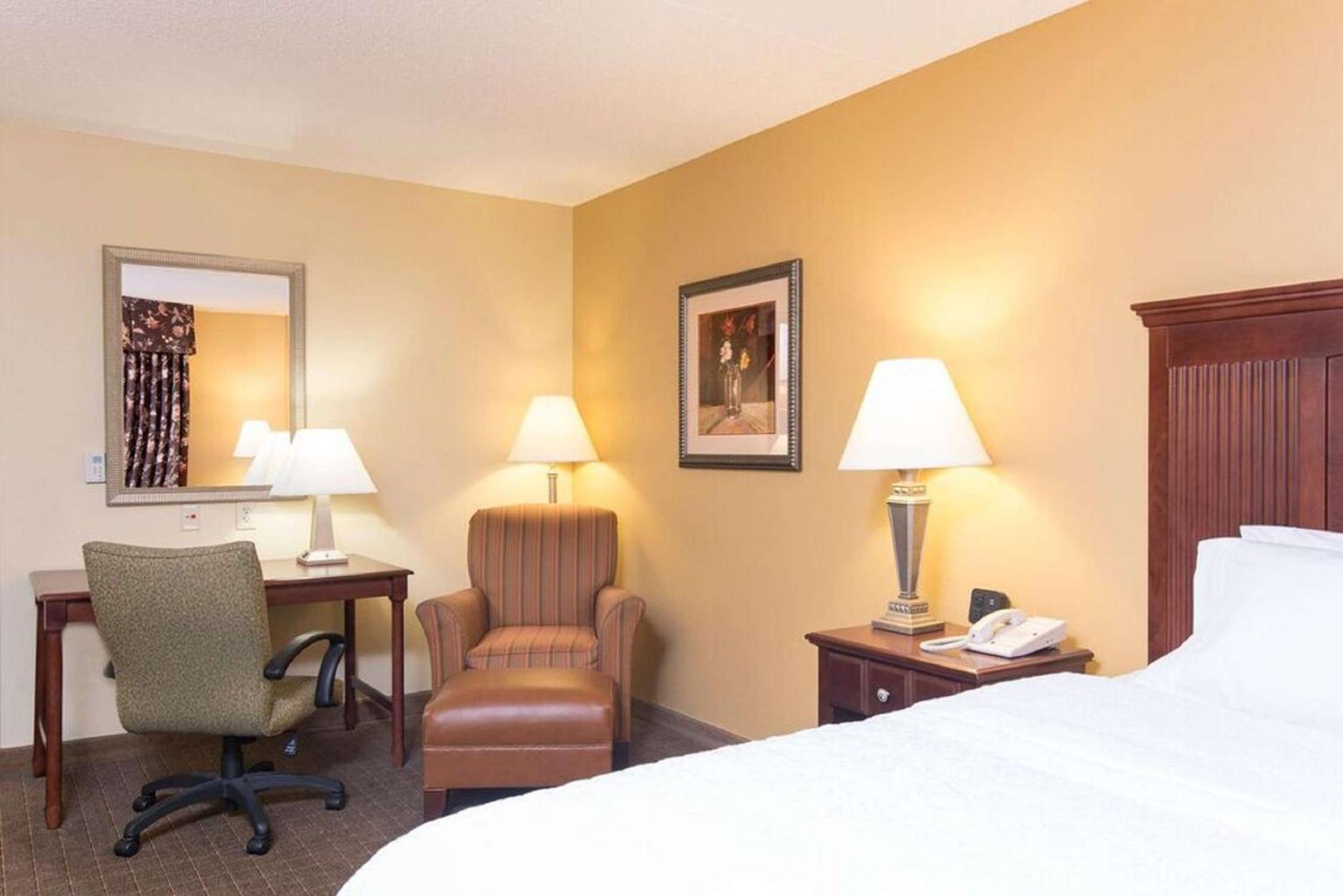 Queen Room with Two Queen Beds - Mobility and Hearing Access/Non-Smoking photo 1