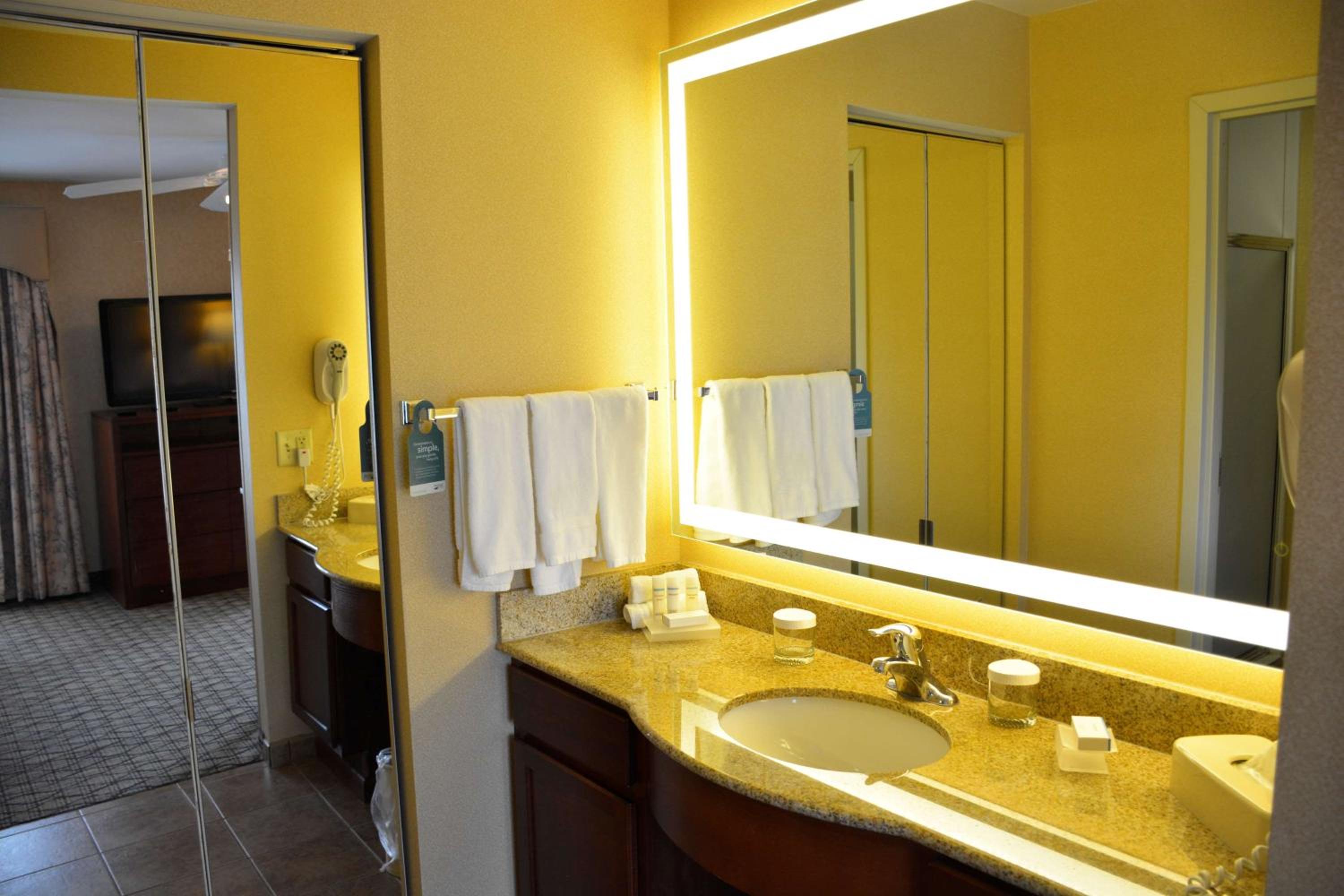 One-Bedroom King Suite - Non-Smoking - Photo 3
