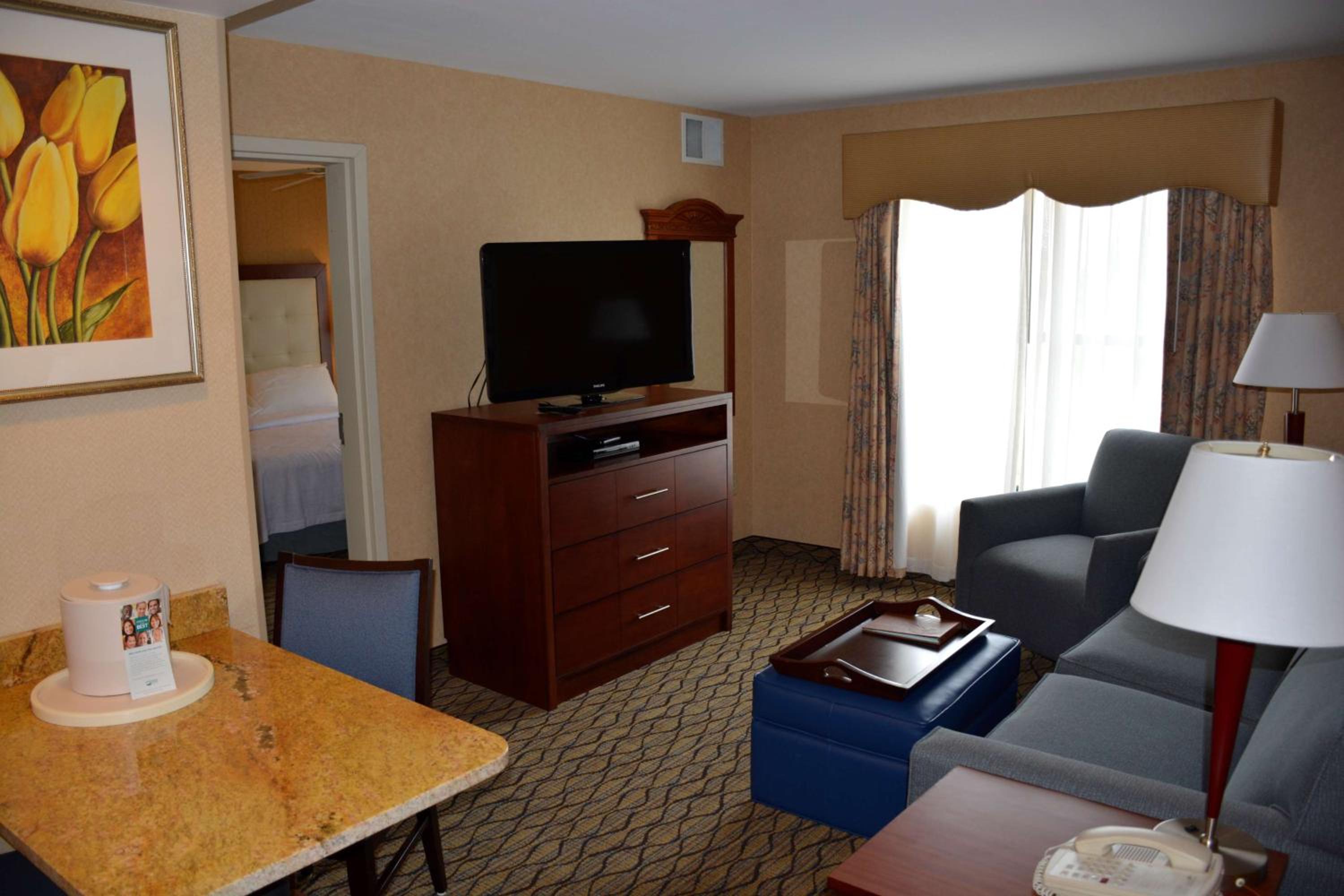Two-Bedroom Suite - Disability Access - Photo 2