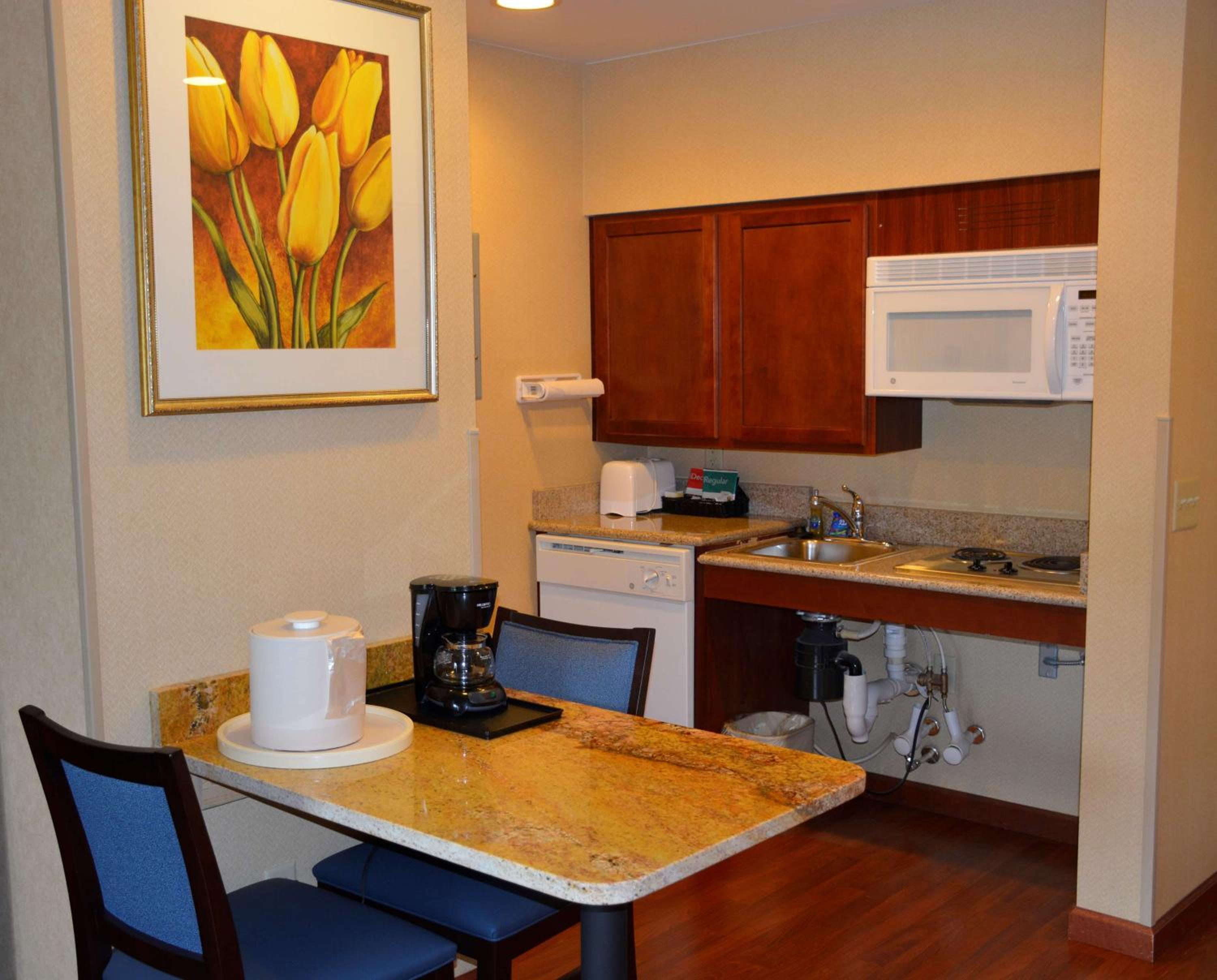King Studio with Roll-In Shower - Mobility Access/Non-Smoking - Photo 4