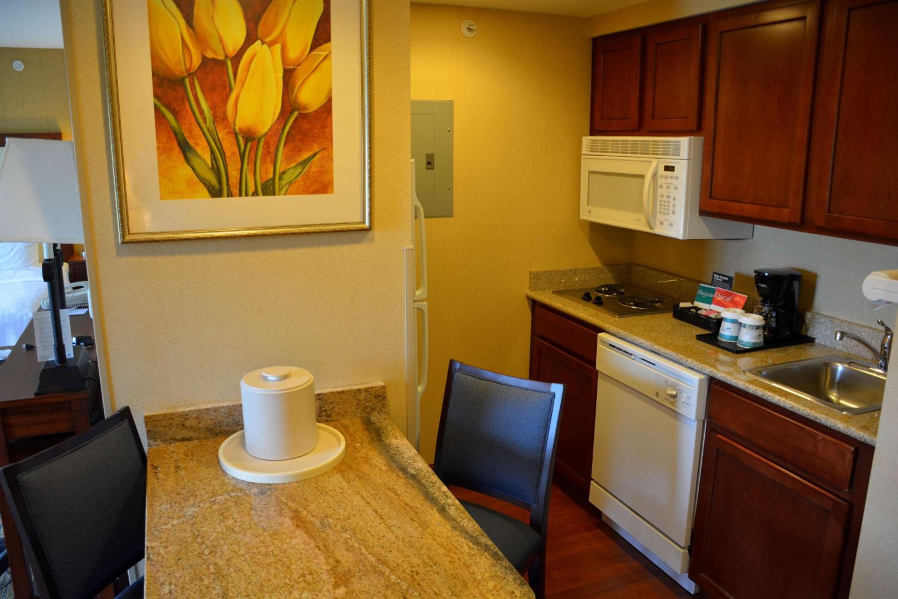 King Studio Suite - Non-Smoking - Photo 4