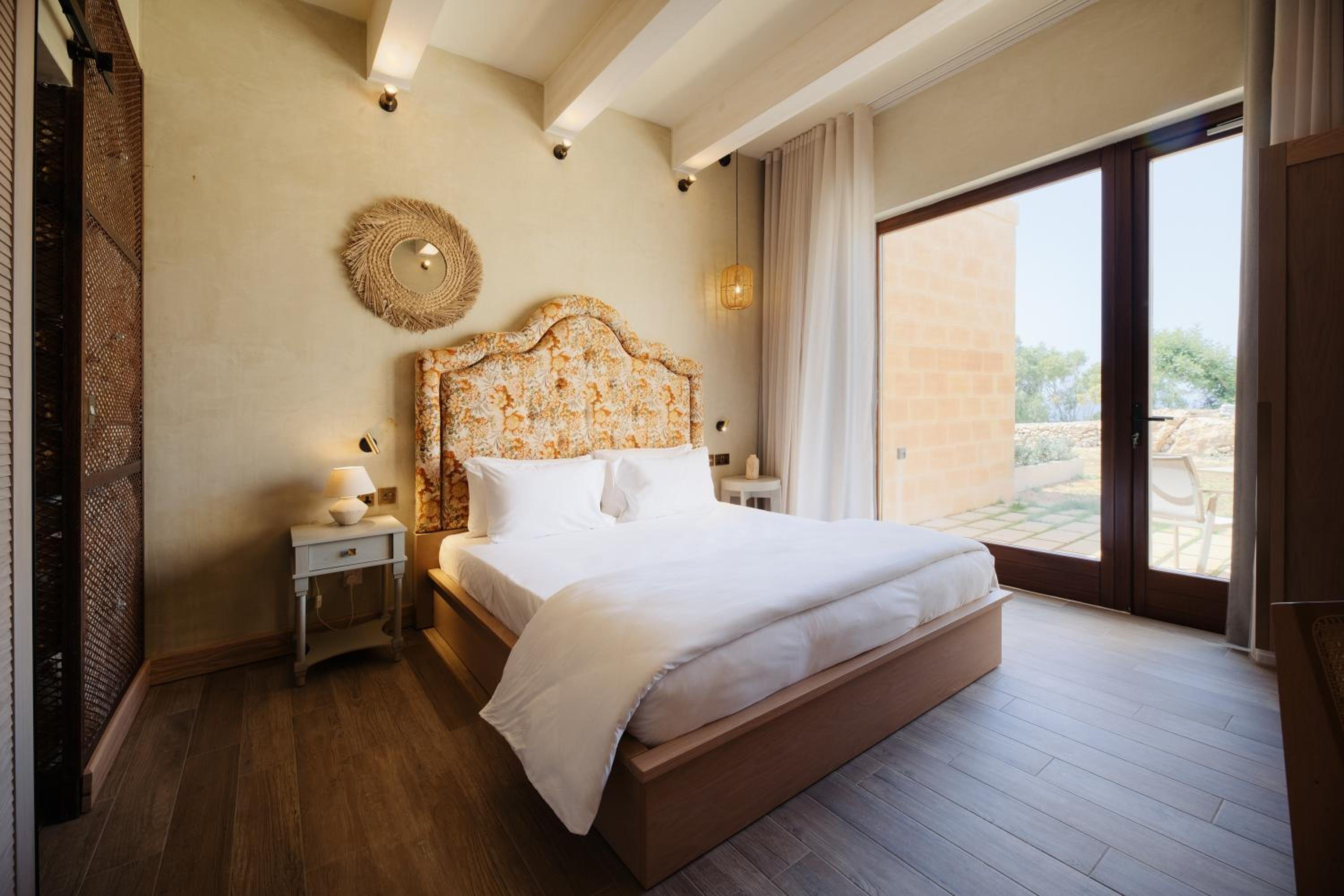 Standard King Room - Photo 6