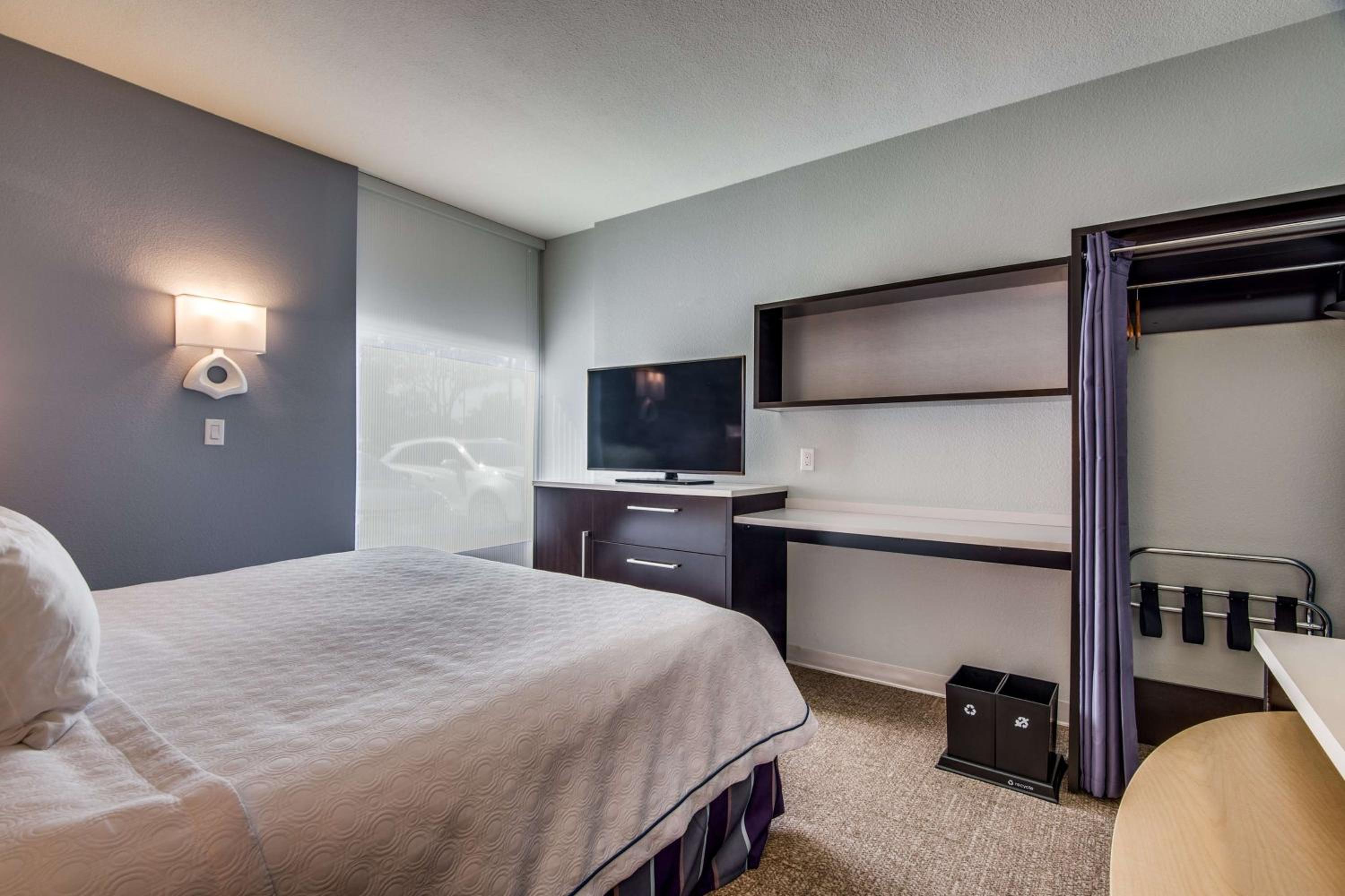 King Studio Suite - Non-Smoking - Photo 1