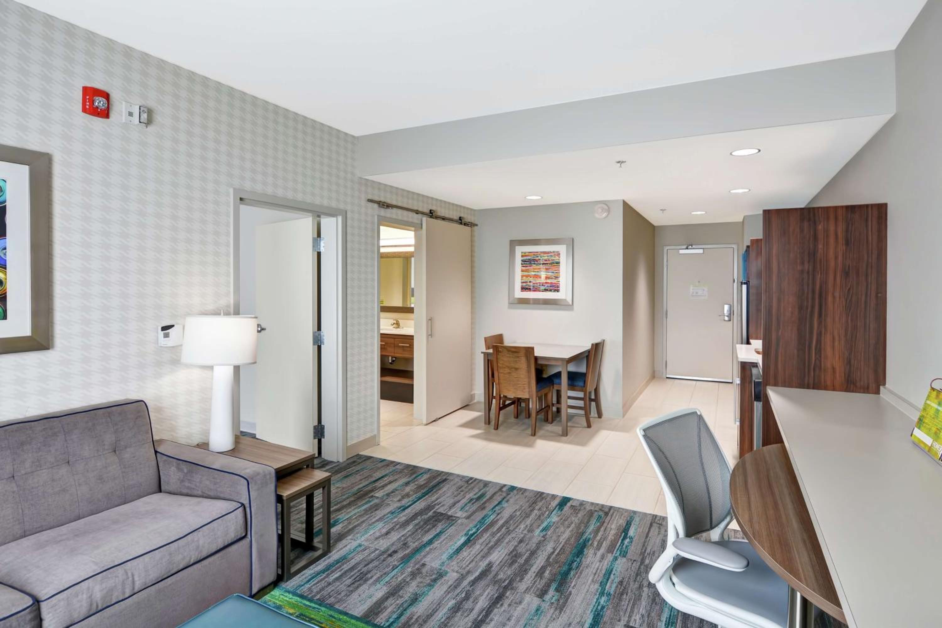 One-Bedroom King Suite - Non-Smoking