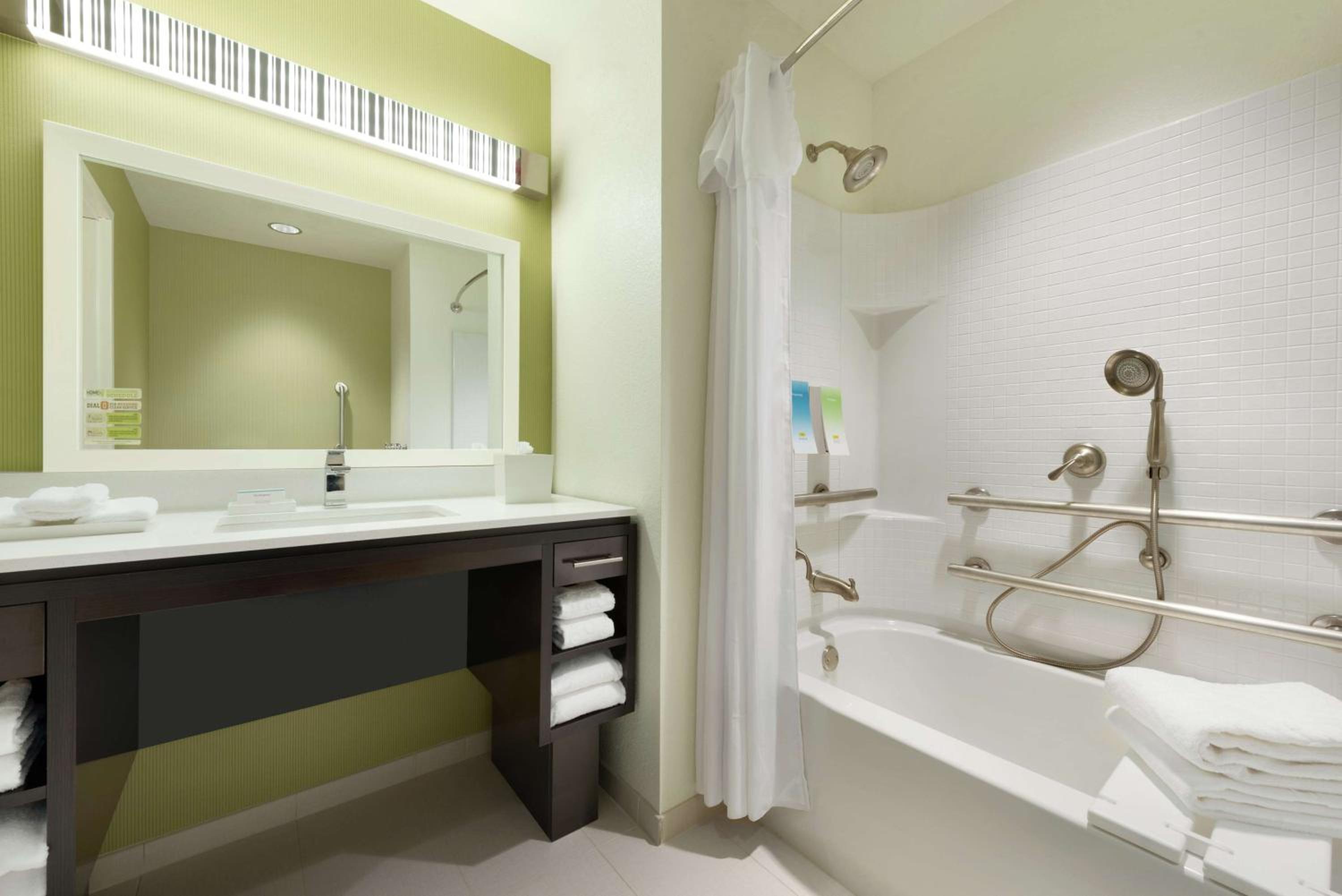 Studio Suite with Two Queen Beds and Tub - Mobility Access