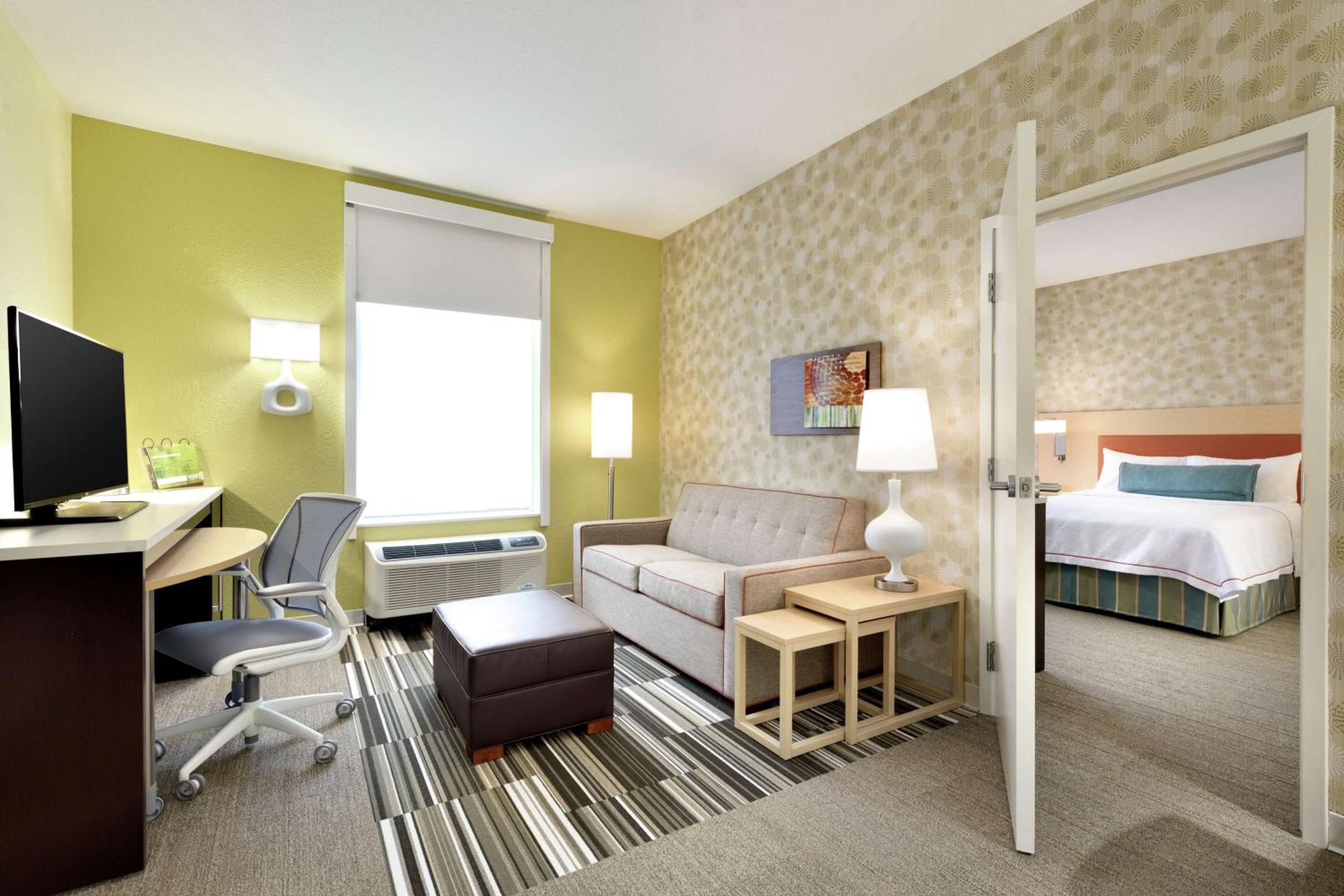 One-Bedroom Queen Suite - Non-Smoking