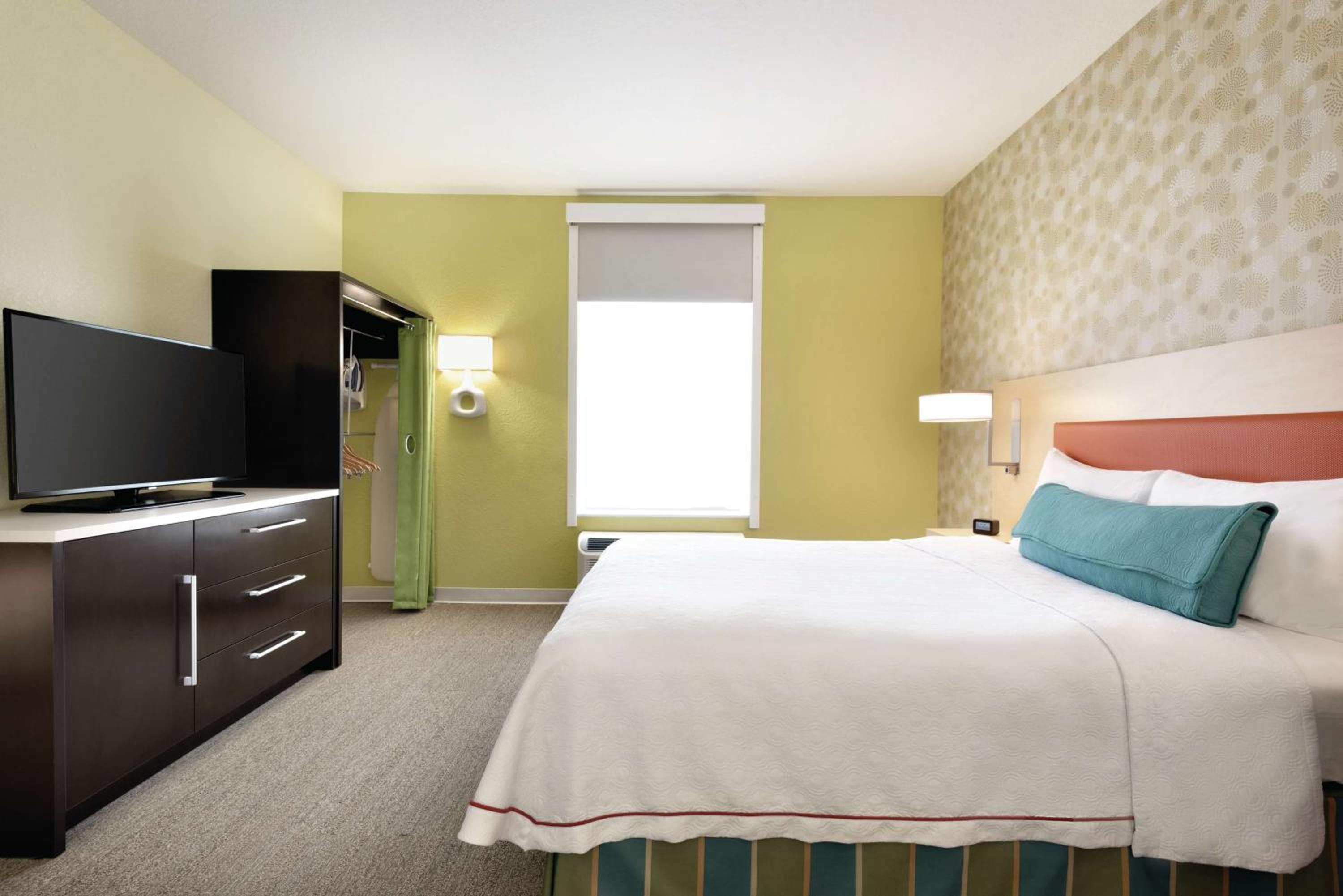 Queen Suite - Mobility Access/Non-Smoking