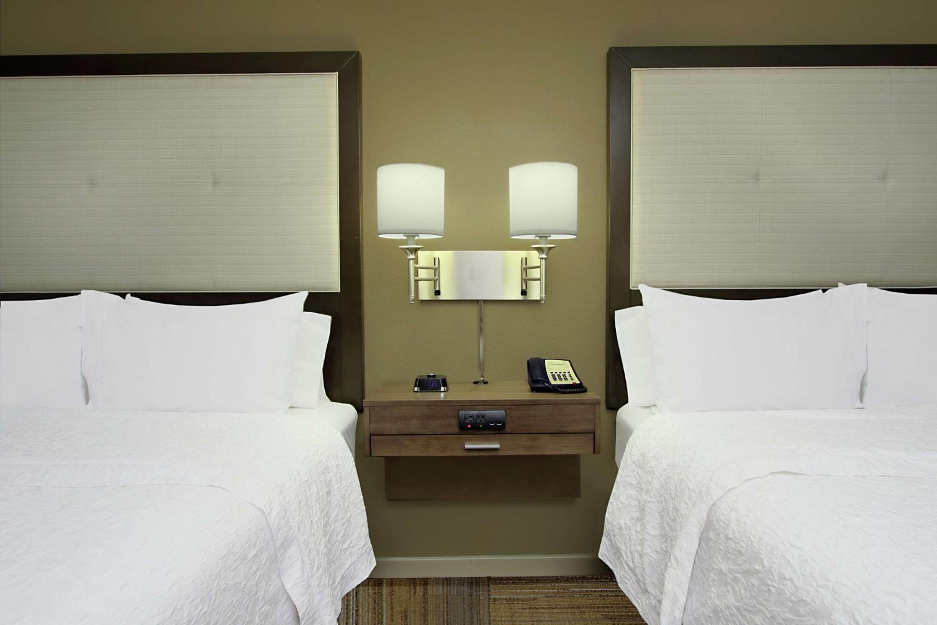 Room with Two Queen Beds - Non-Smoking - Photo 1