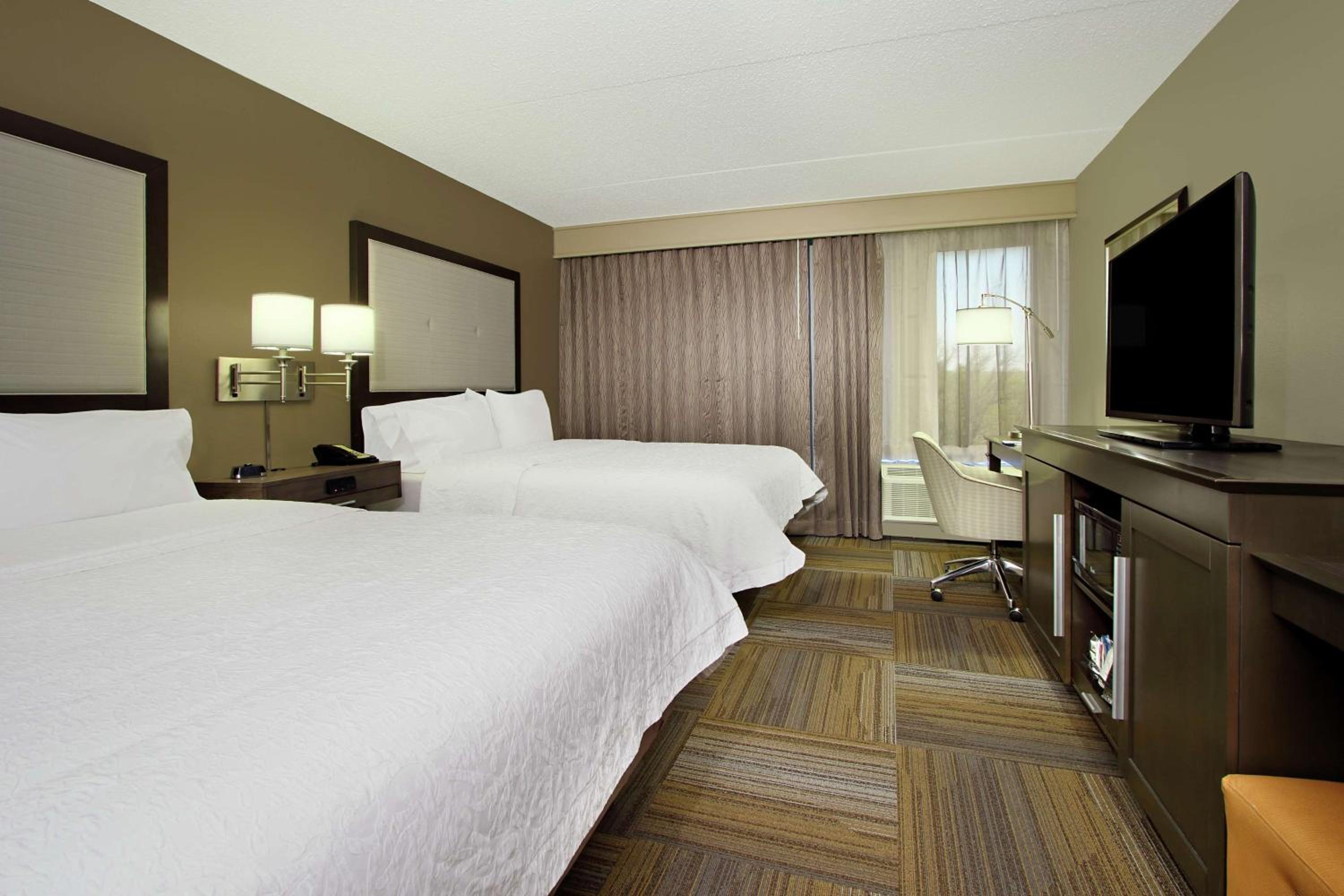 Room with Two Queen Beds - Non-Smoking - Photo 2