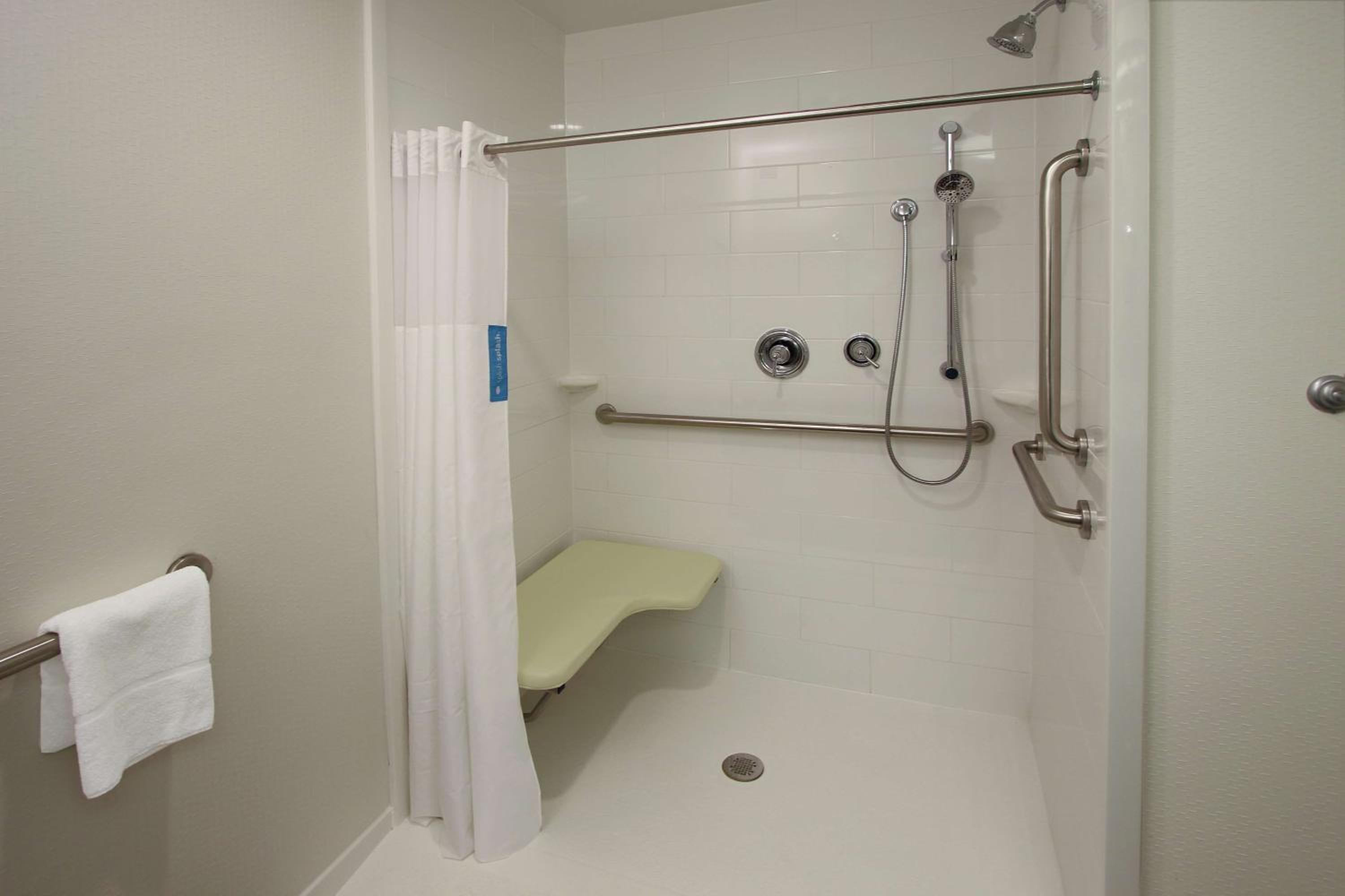 One-Bedroom King Suite - Non-Smoking - Photo 2