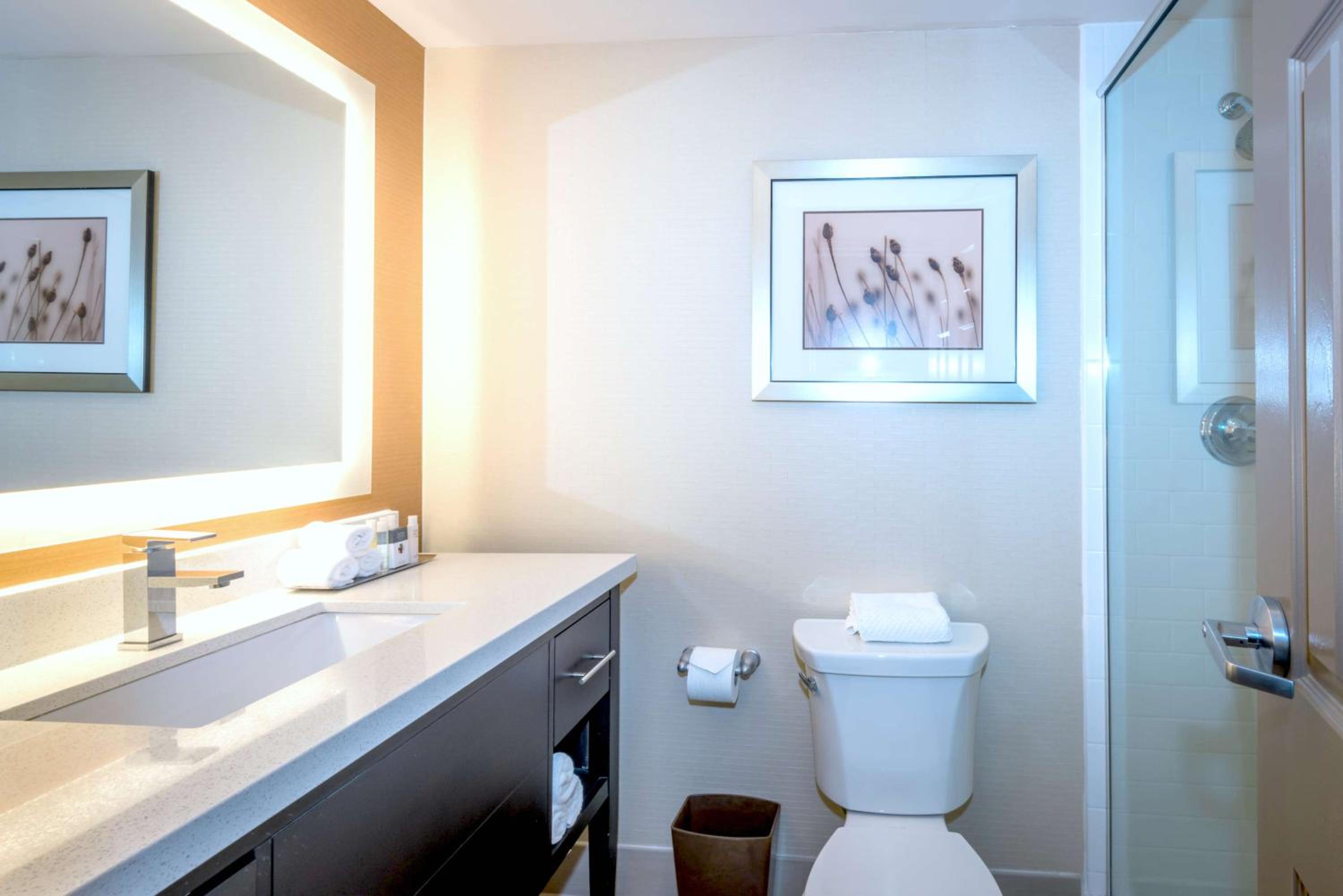 Junior King Suite - Non-Smoking - Photo 4