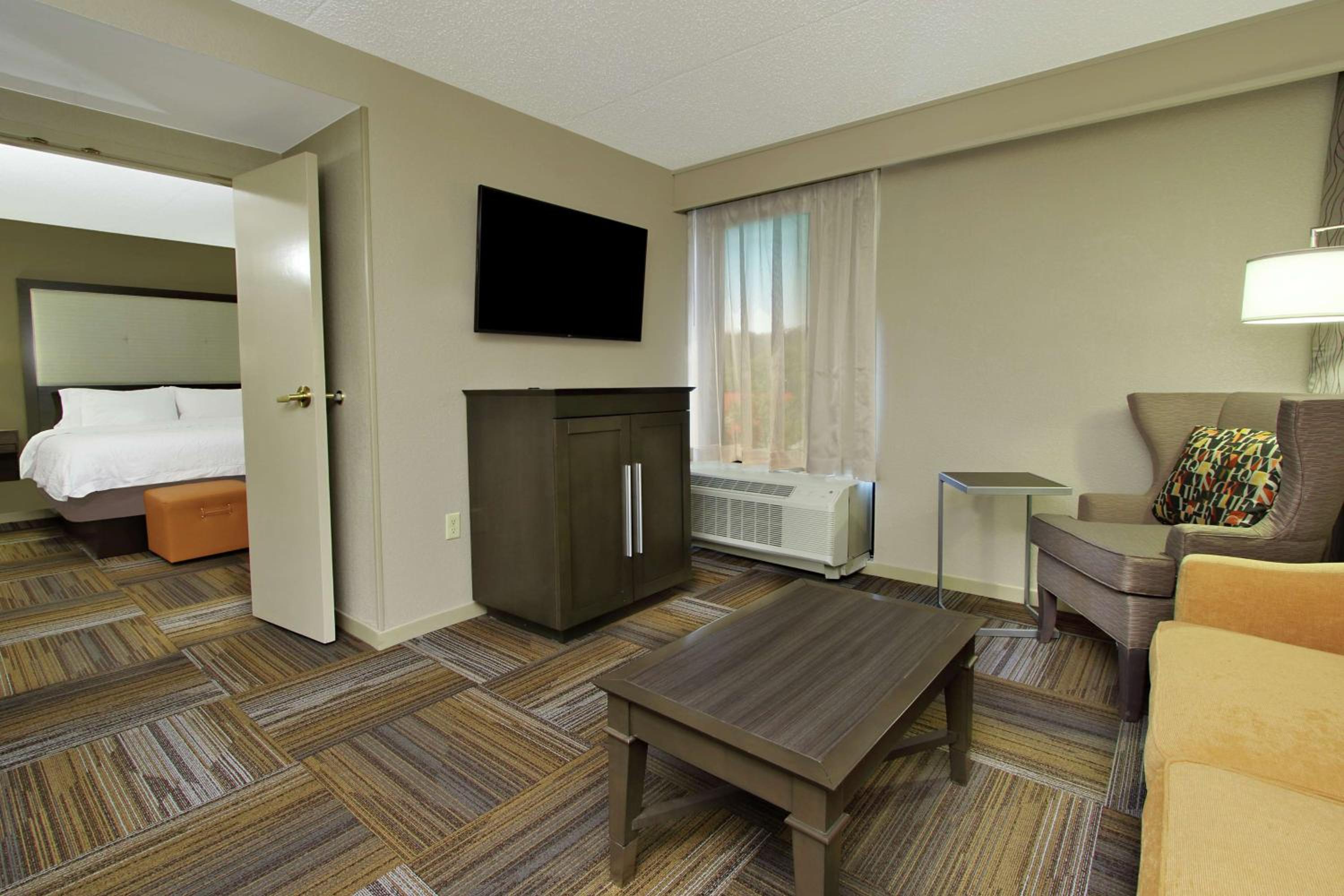 One-Bedroom King Suite - Non-Smoking - Photo 3