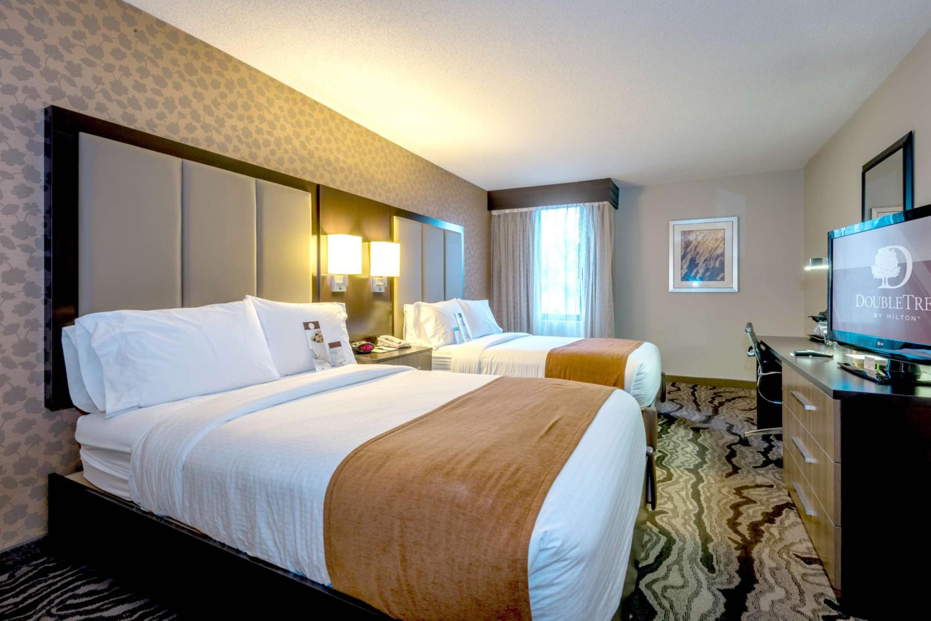 Double Room with Two Double Beds - Photo 6
