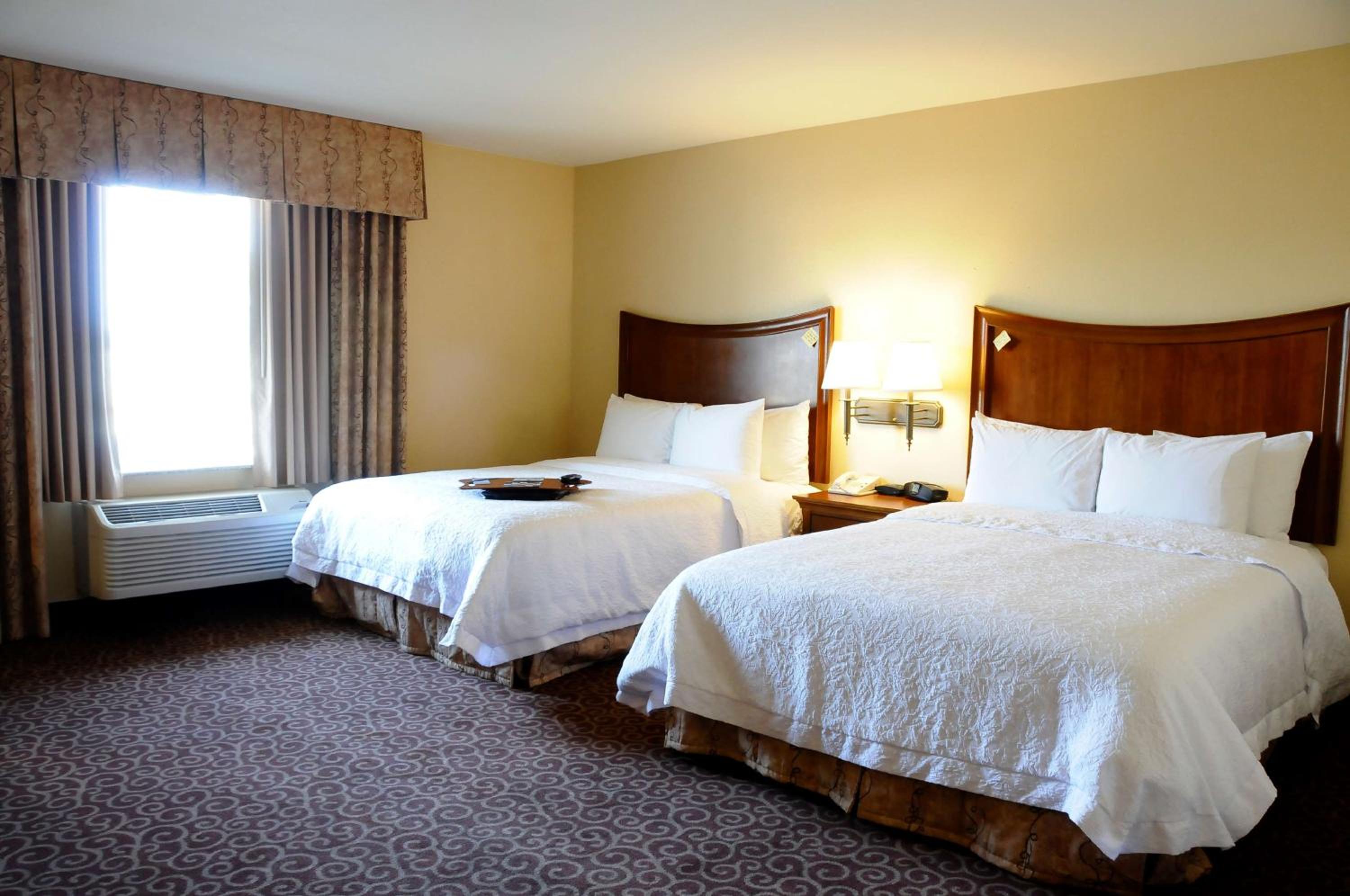 Room with Two Queen Beds - Non-Smoking - Photo 1