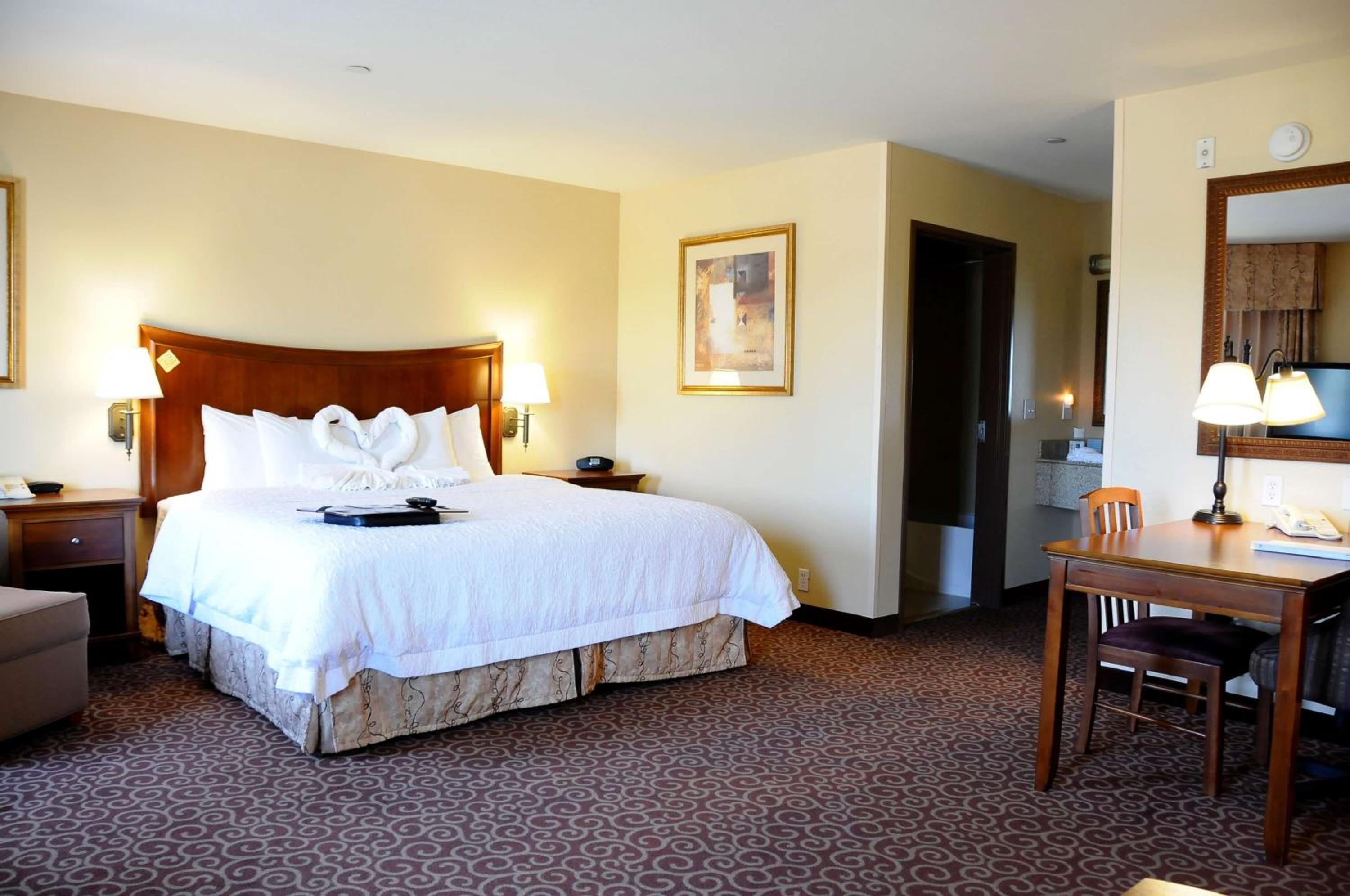 King Room with King Bed - Non-Smoking - Photo 1