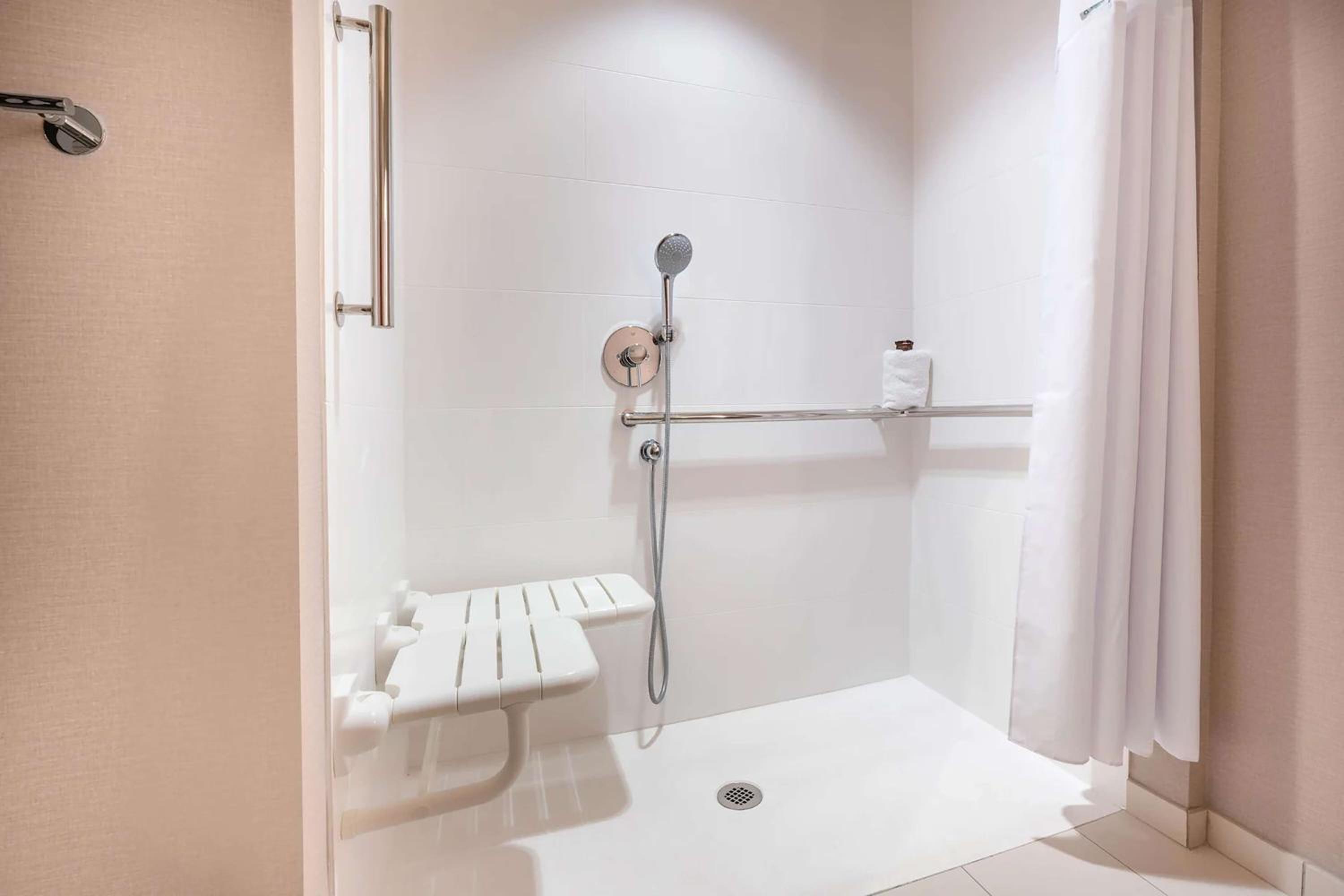 King Room - Mobility/Hearing Accessible - Non-Smoking