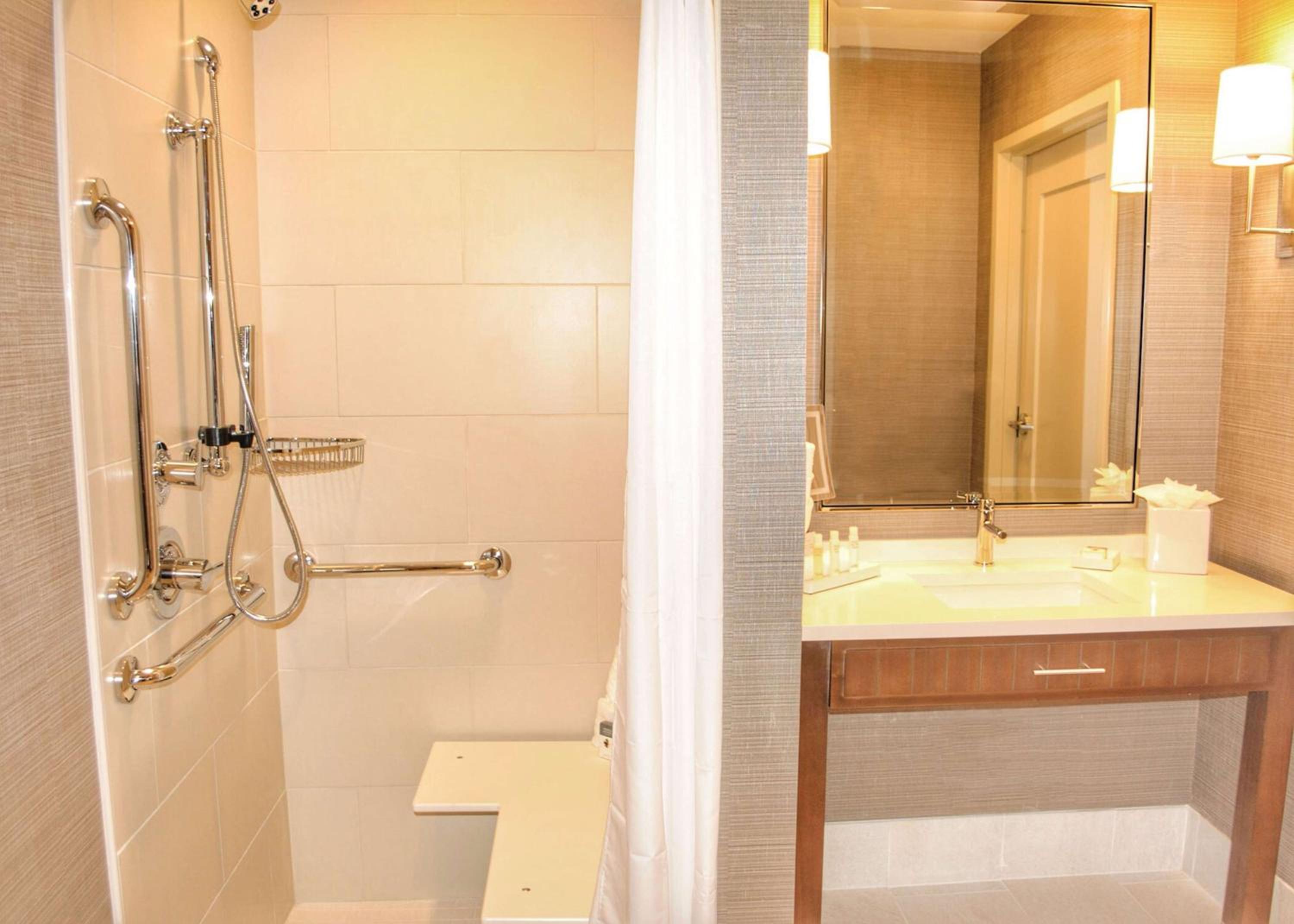 Queen Room with Two Queen Beds and Shower - Mobility/Hearing Access photo 3