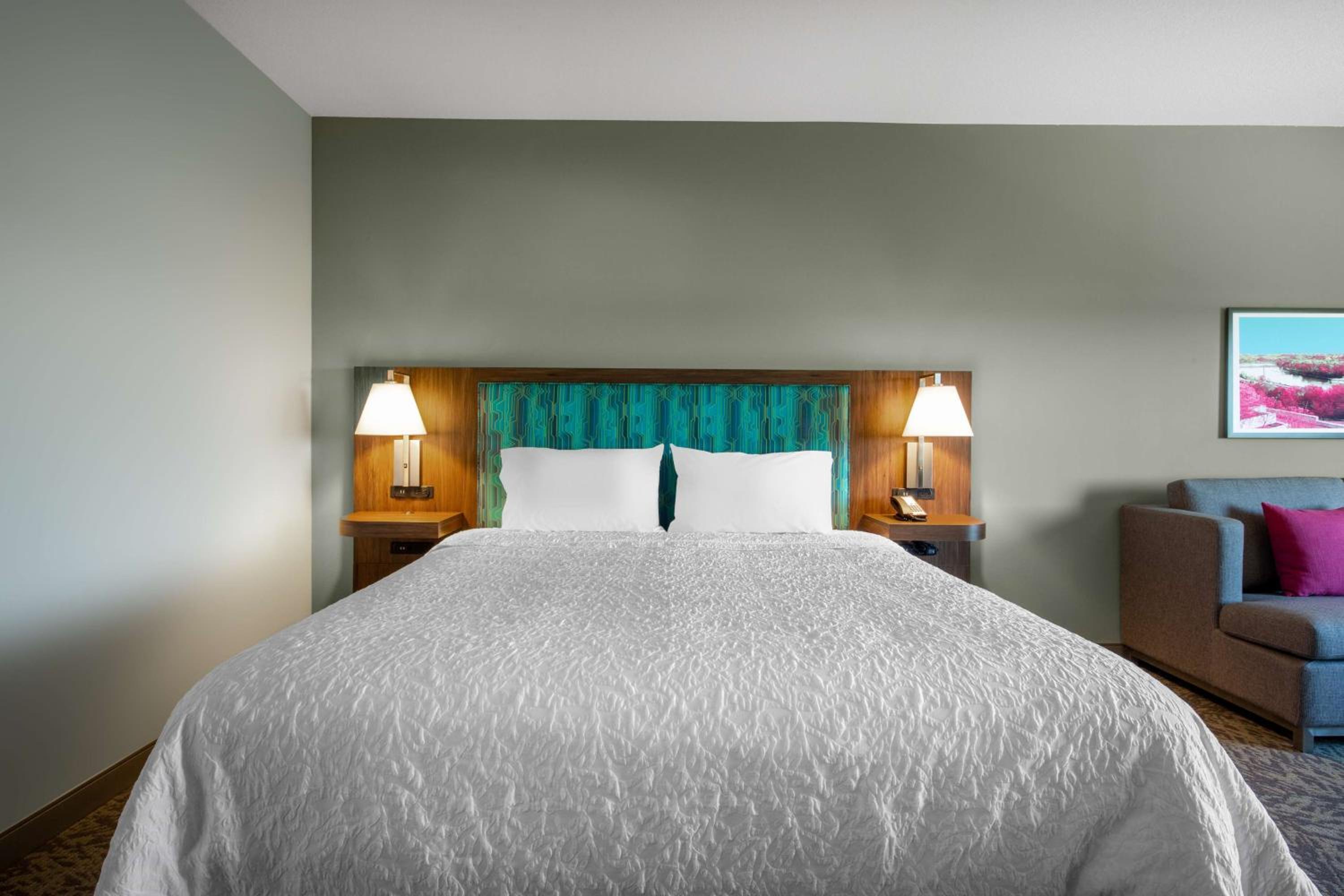 King Room with Sofa Bed - Non-Smoking
