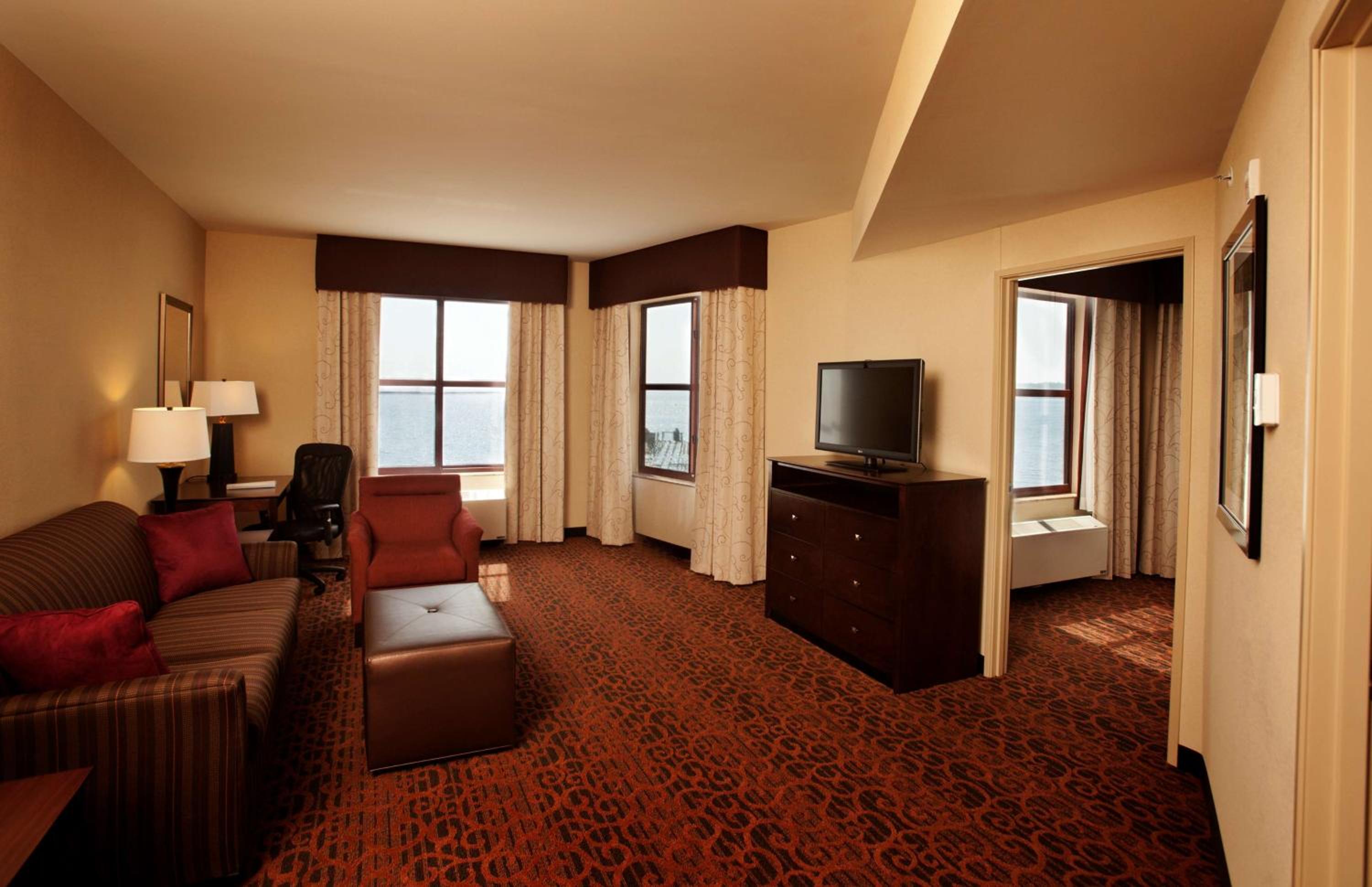 One-Bedroom King Suite - Non-Smoking photo 2