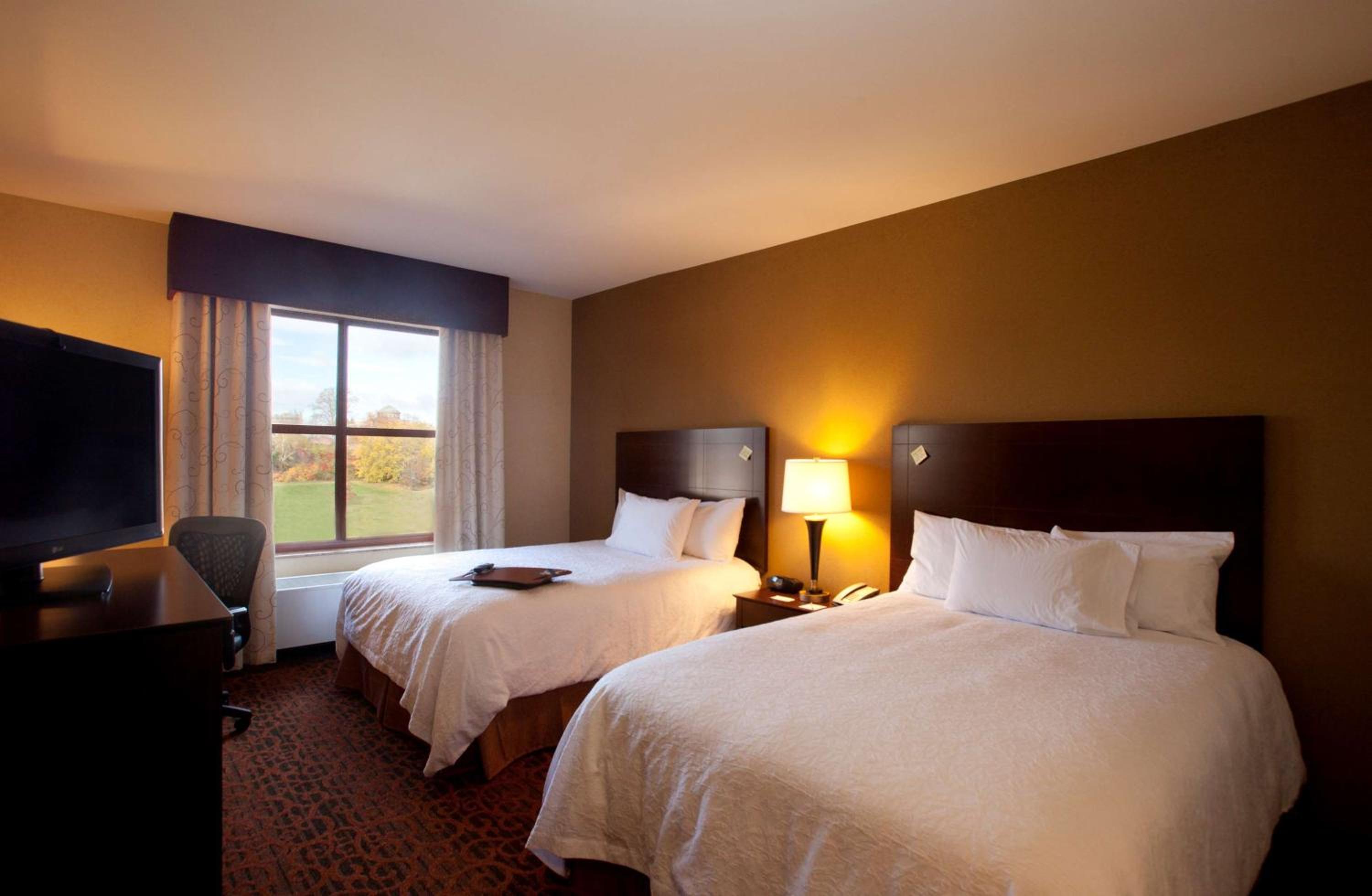 Room with Two Queen Beds - Non-Smoking - Photo 2