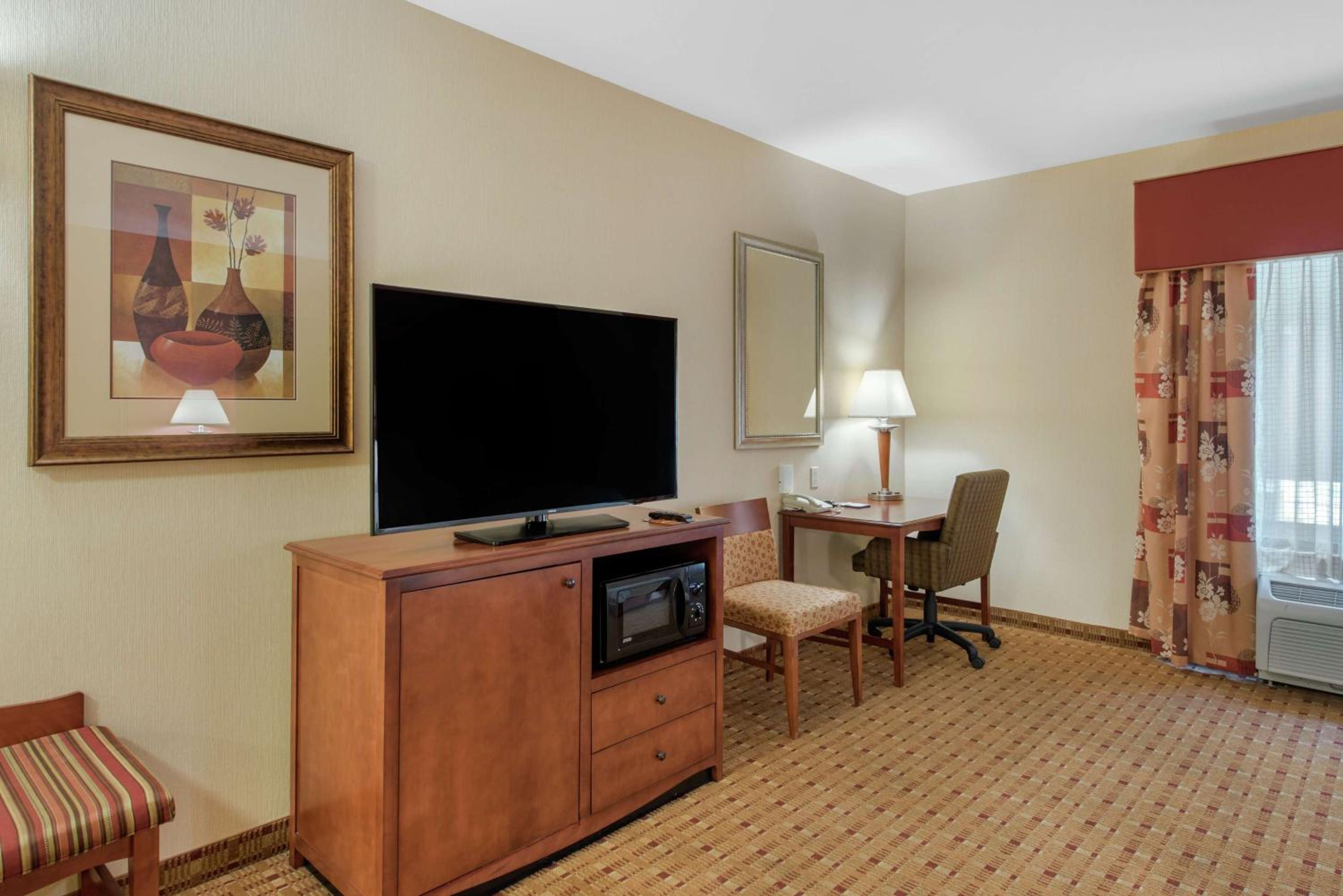 Queen Room with Two Queen Beds - Mobility and Hearing Access/Non-Smoking - Photo 1