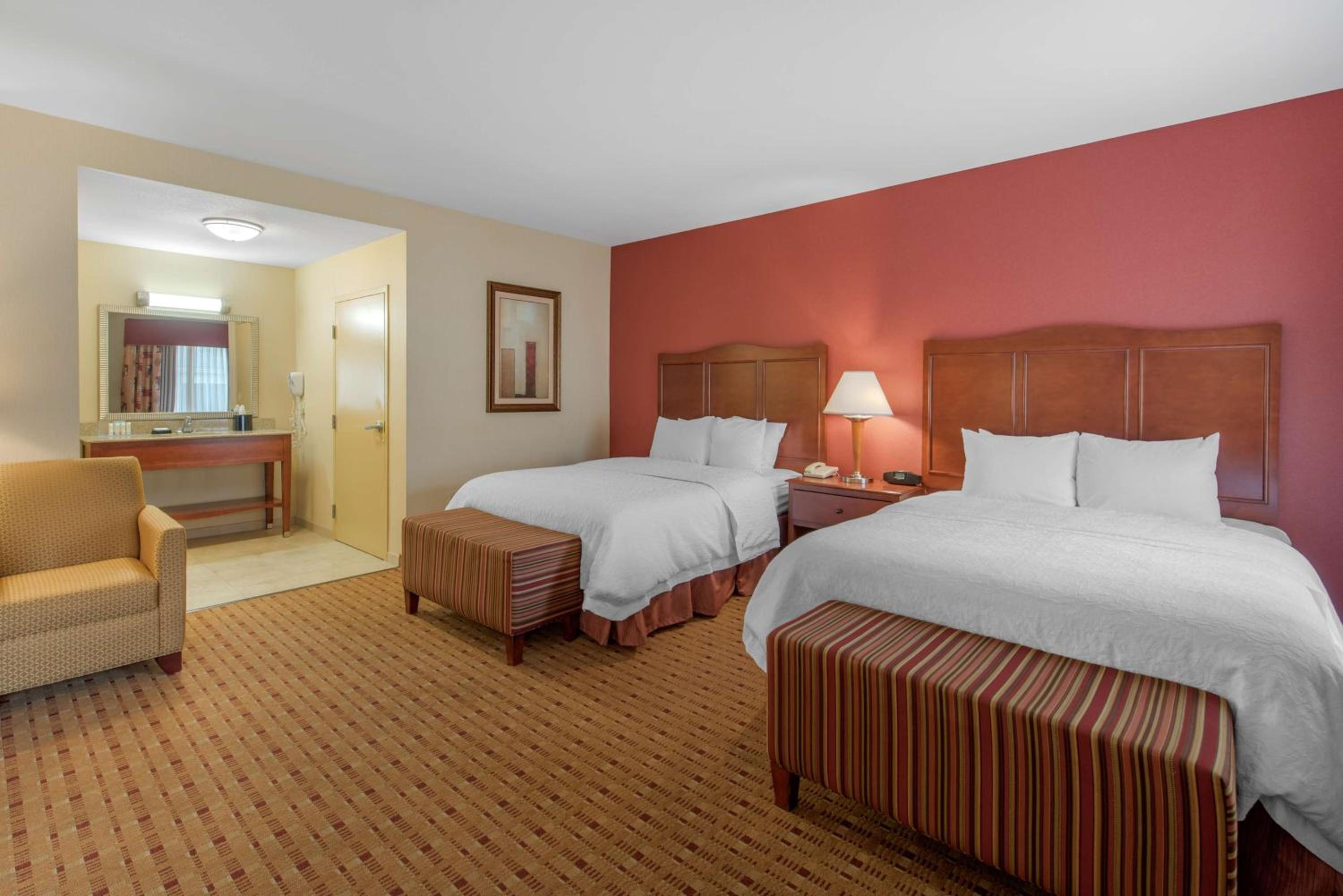 Executive Queen Room with Two Queen Beds - Photo 1