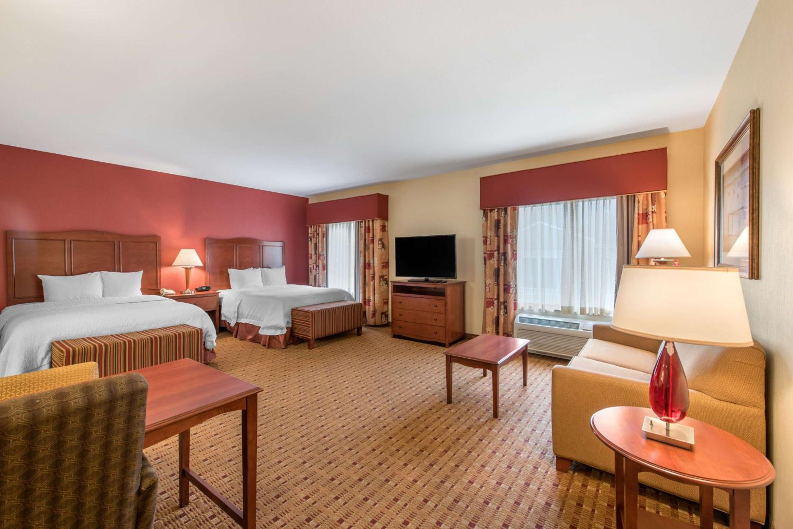 Executive Queen Room with Two Queen Beds - Photo 4