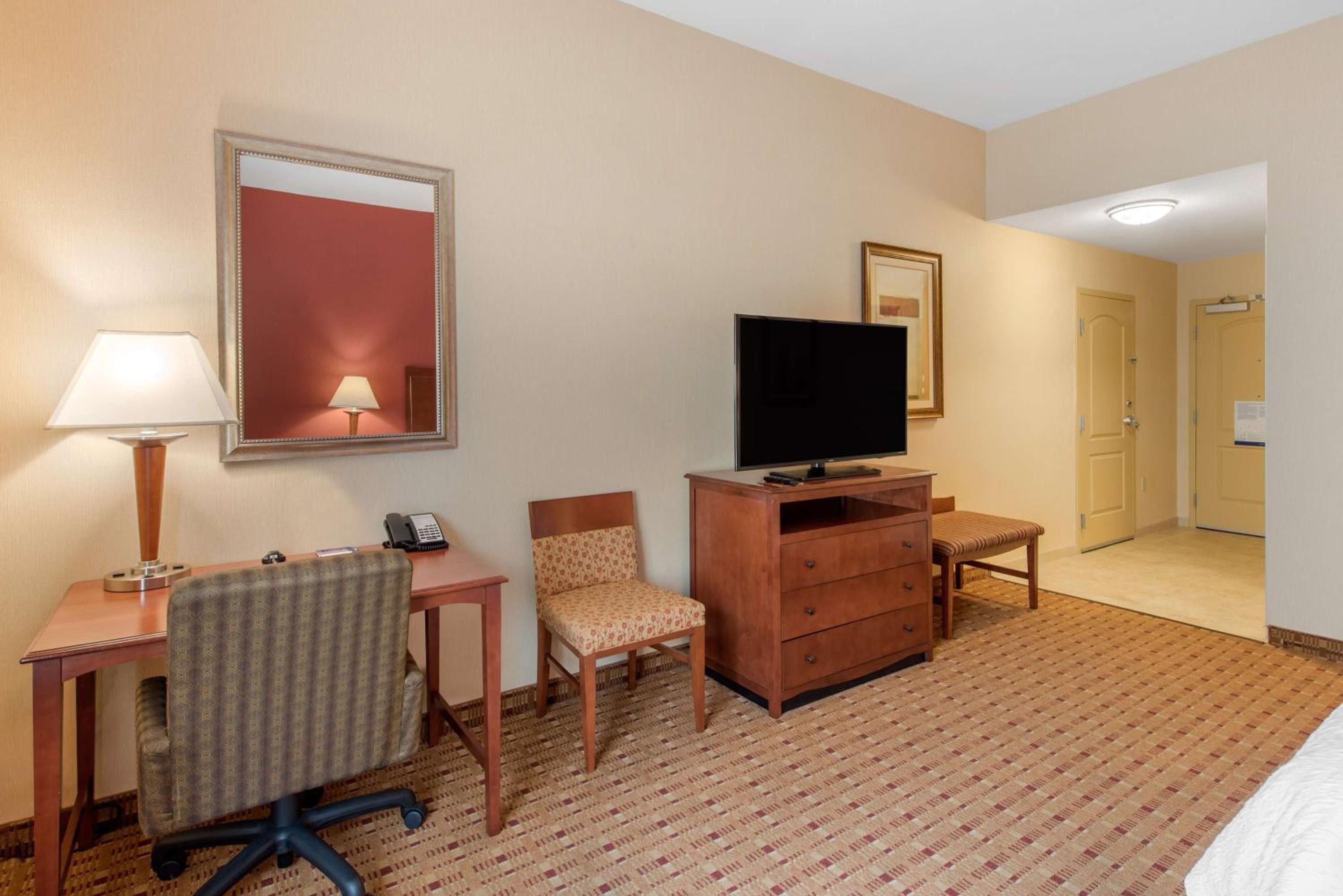 King Room with King Bed - Non-Smoking - Photo 1