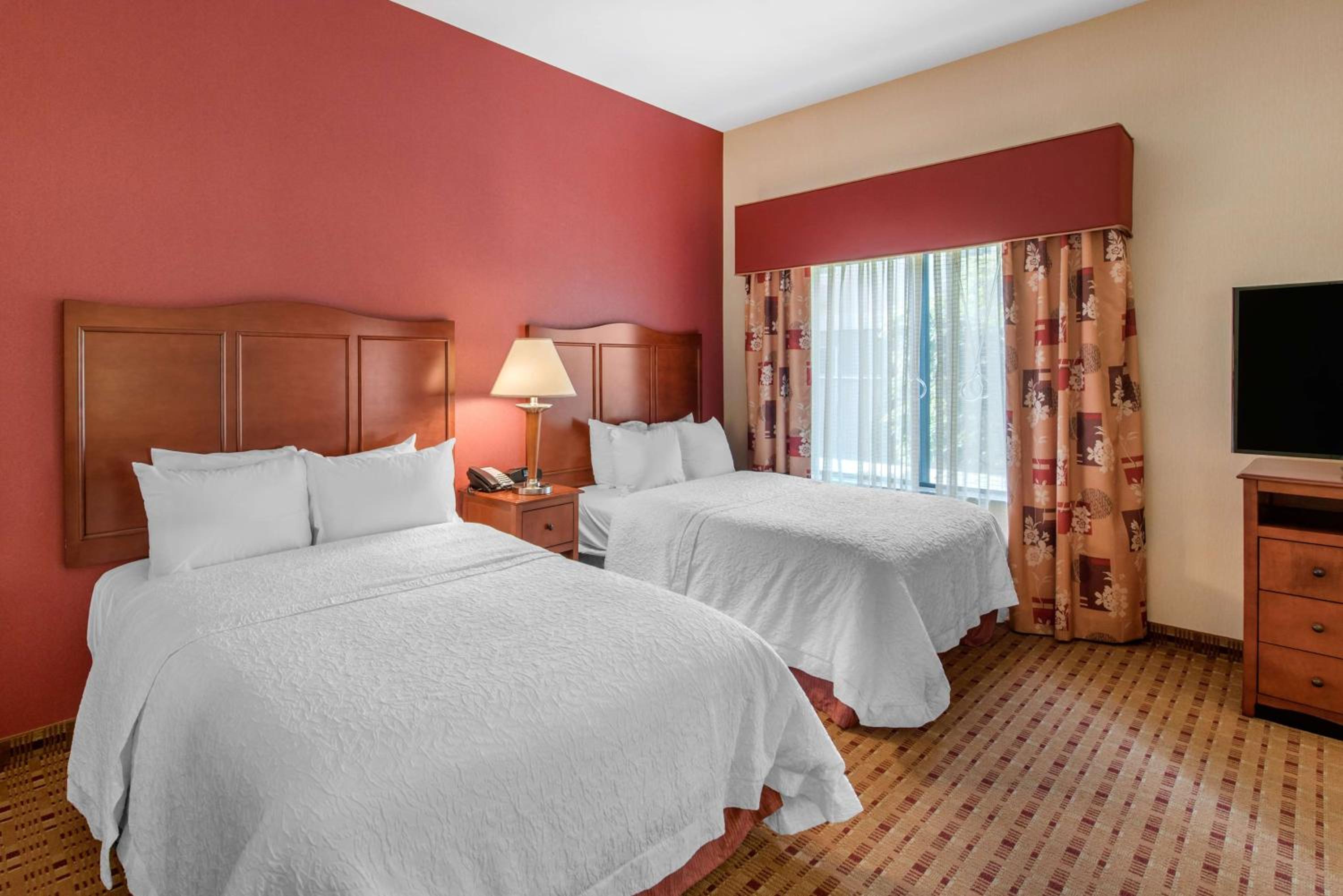 Room with Two Queen Beds - Non-Smoking - Photo 2