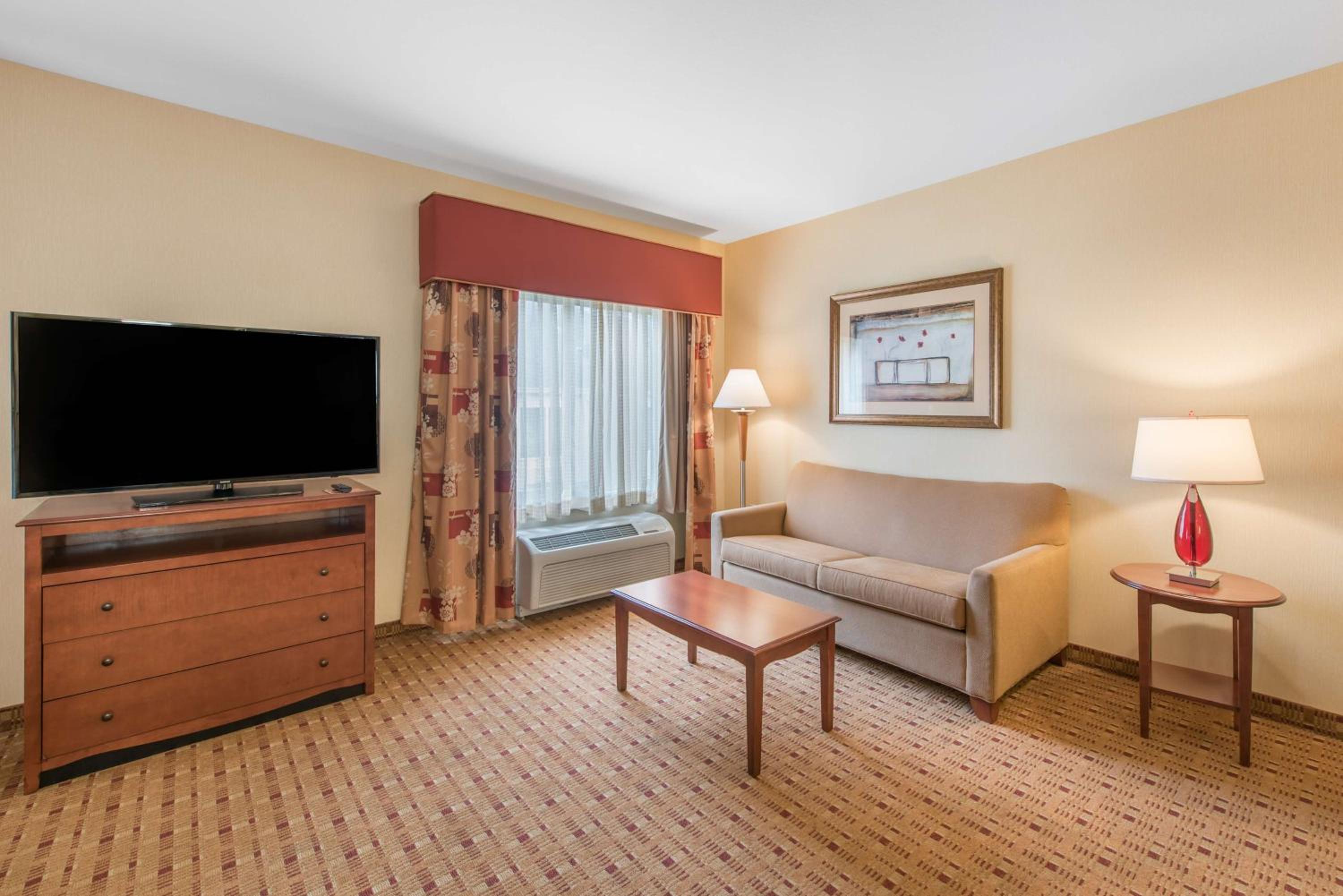 Executive Queen Room with Two Queen Beds - Photo 2