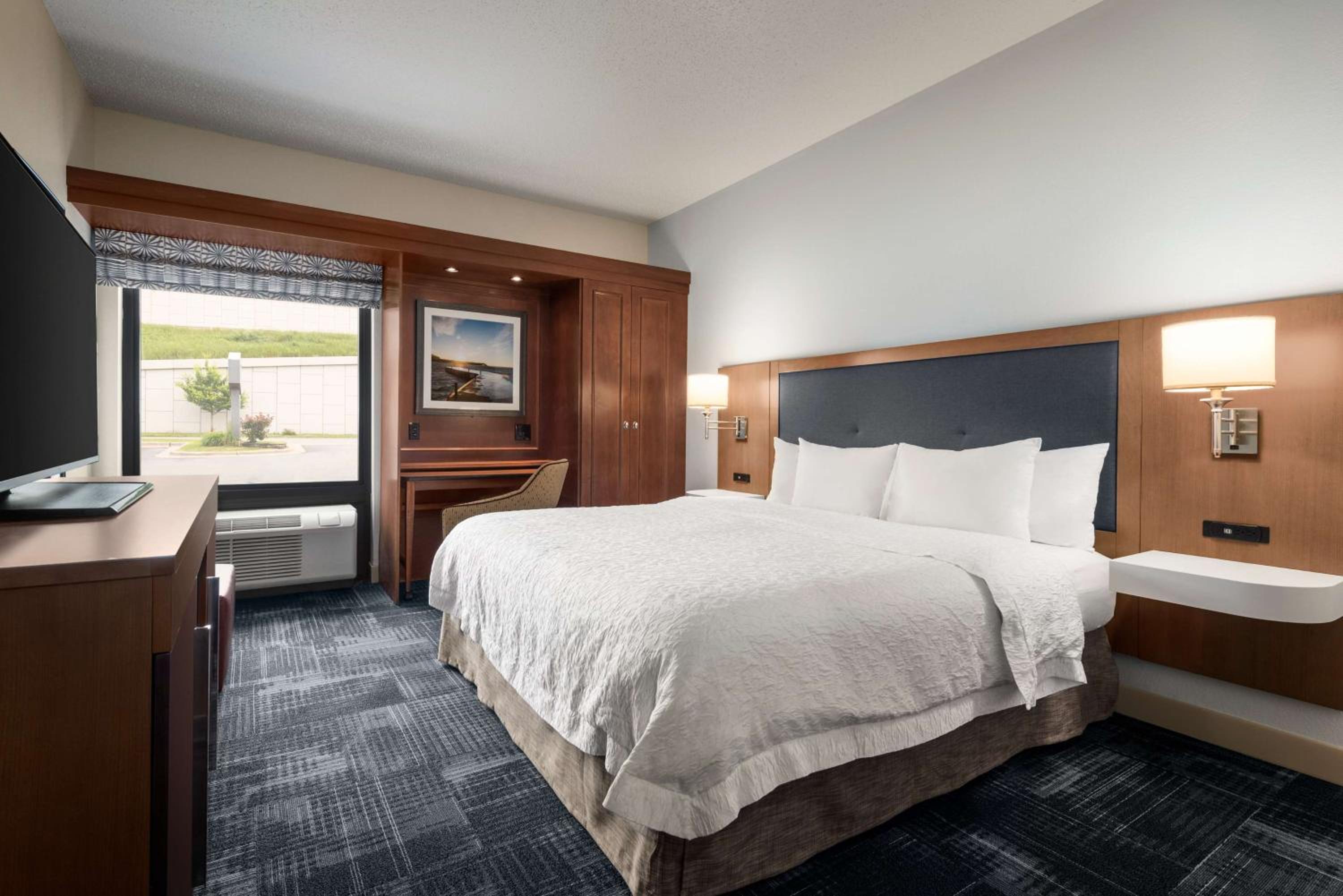 King Room - Hearing Access/Non-Smoking - Photo 1