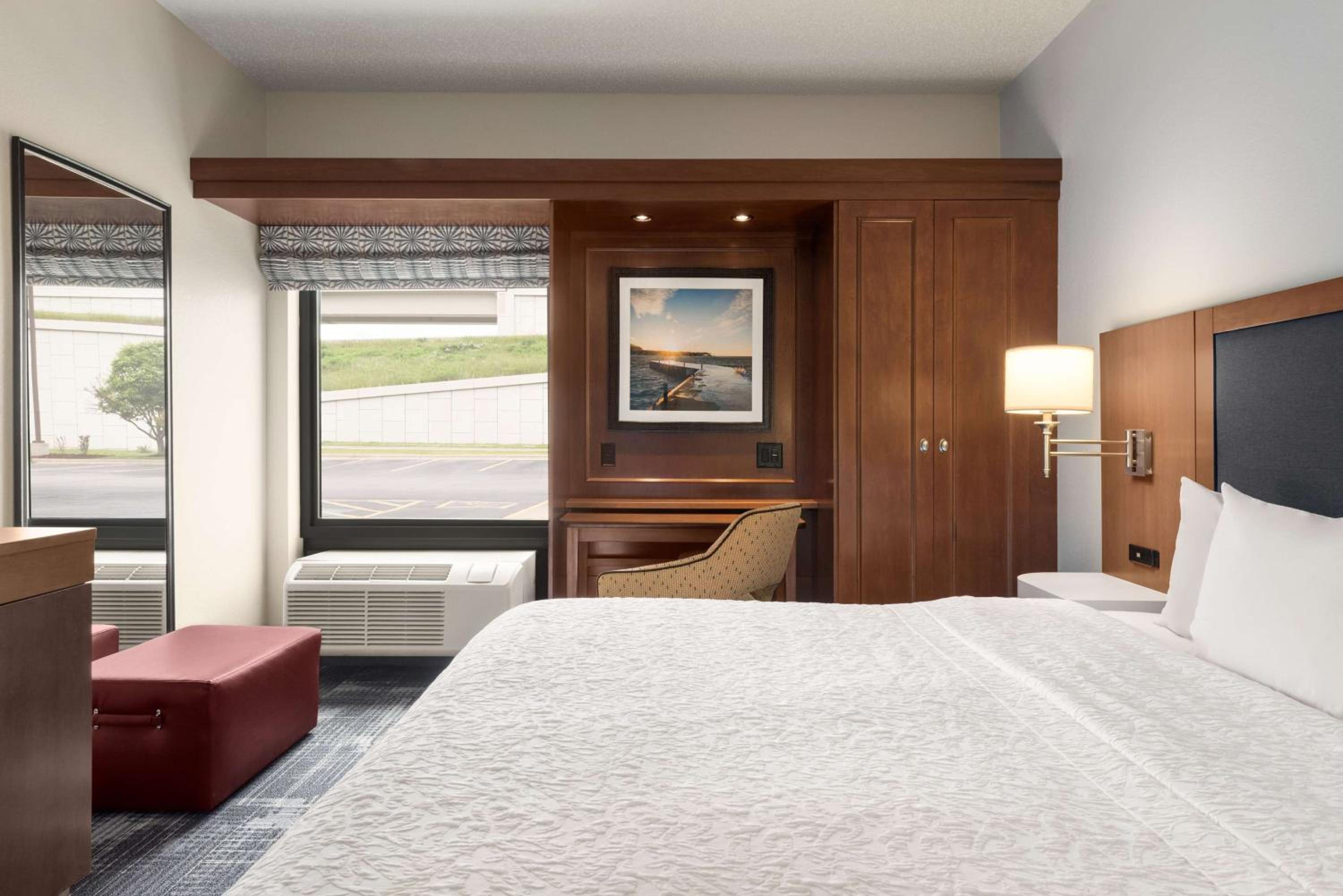 King Room - Hearing Access/Non-Smoking - Photo 3