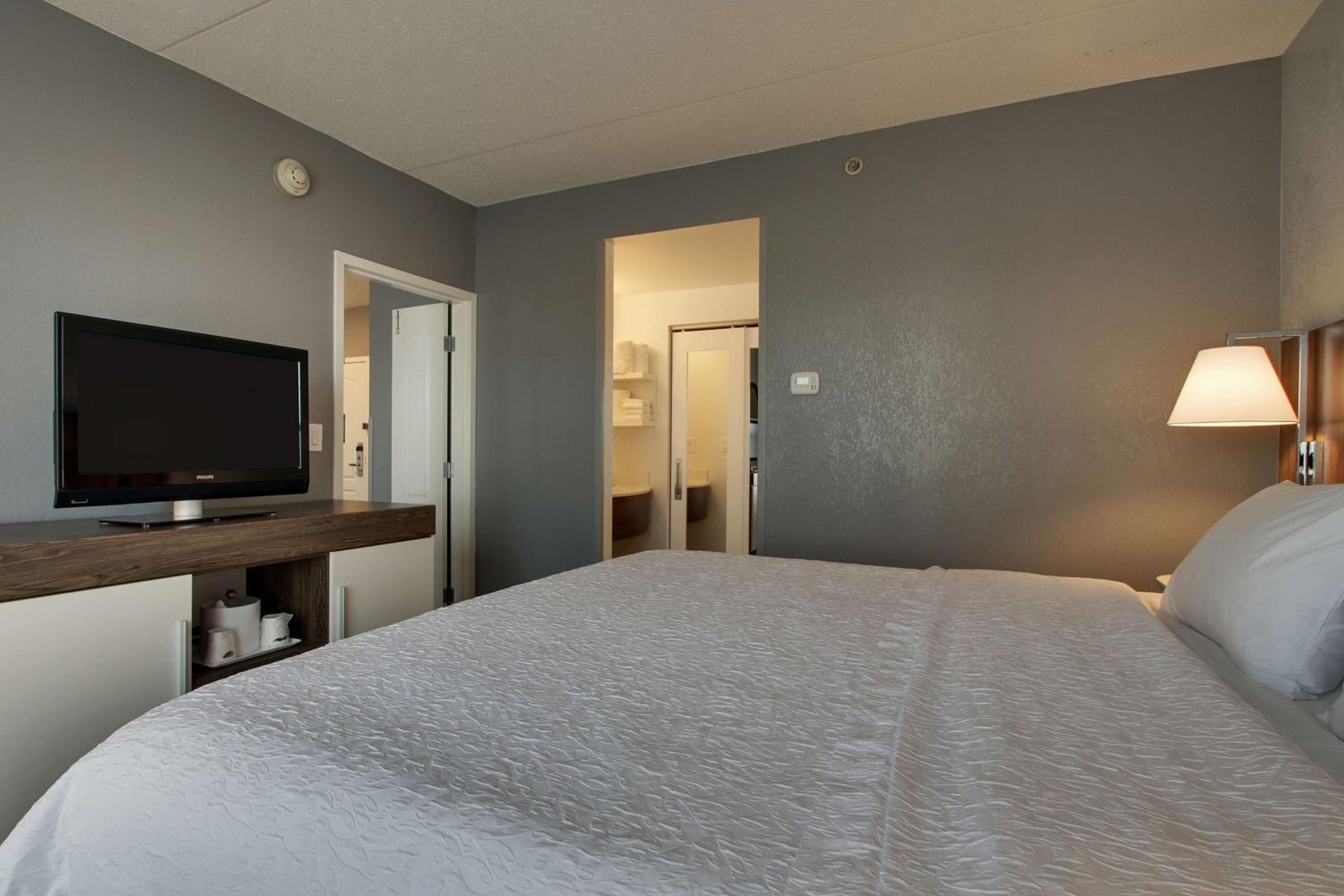 One-Bedroom King Suite - Non-Smoking - Photo 3
