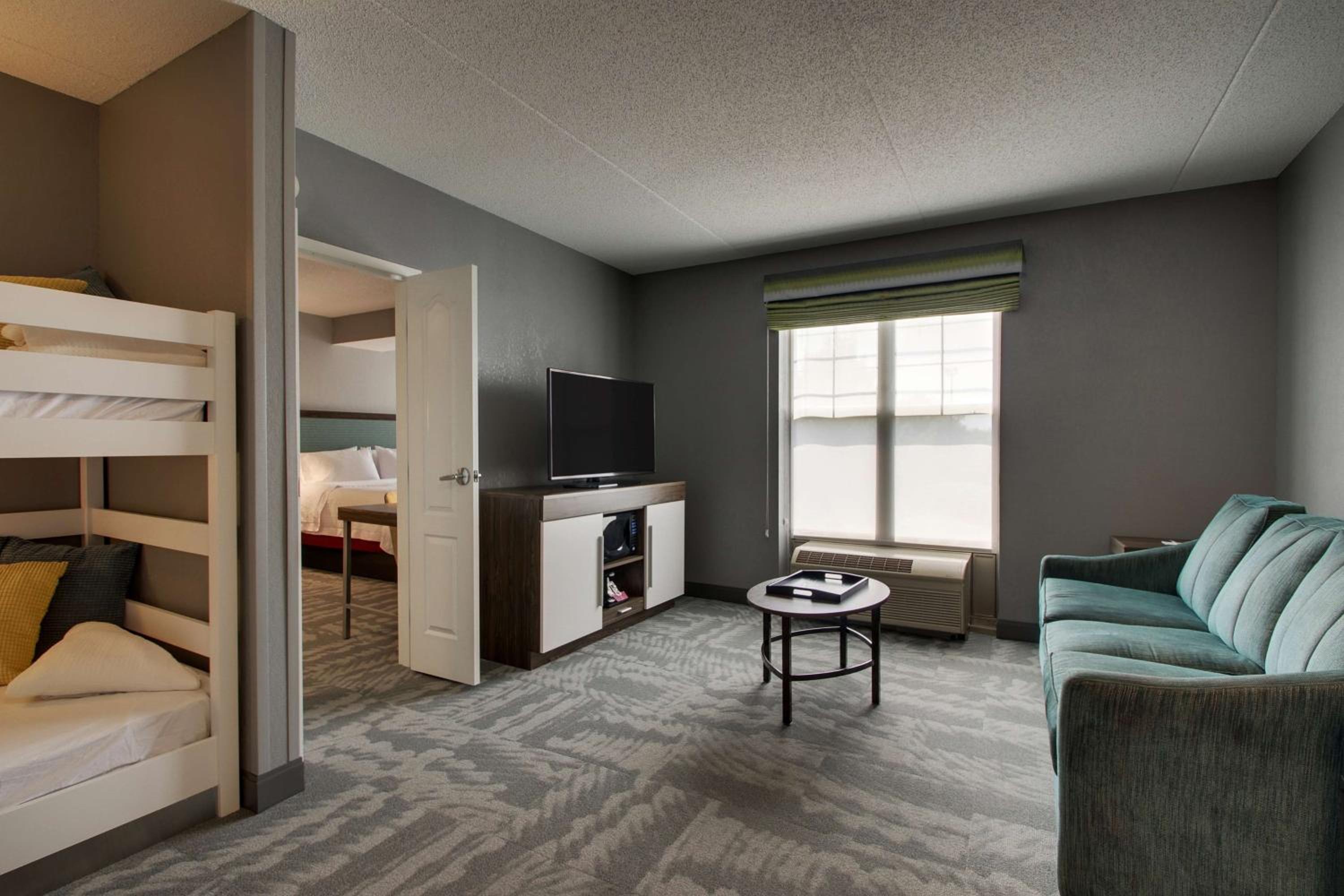 One-Bedroom King Suite with Sofa Bed - Non-Smoking - Photo 2
