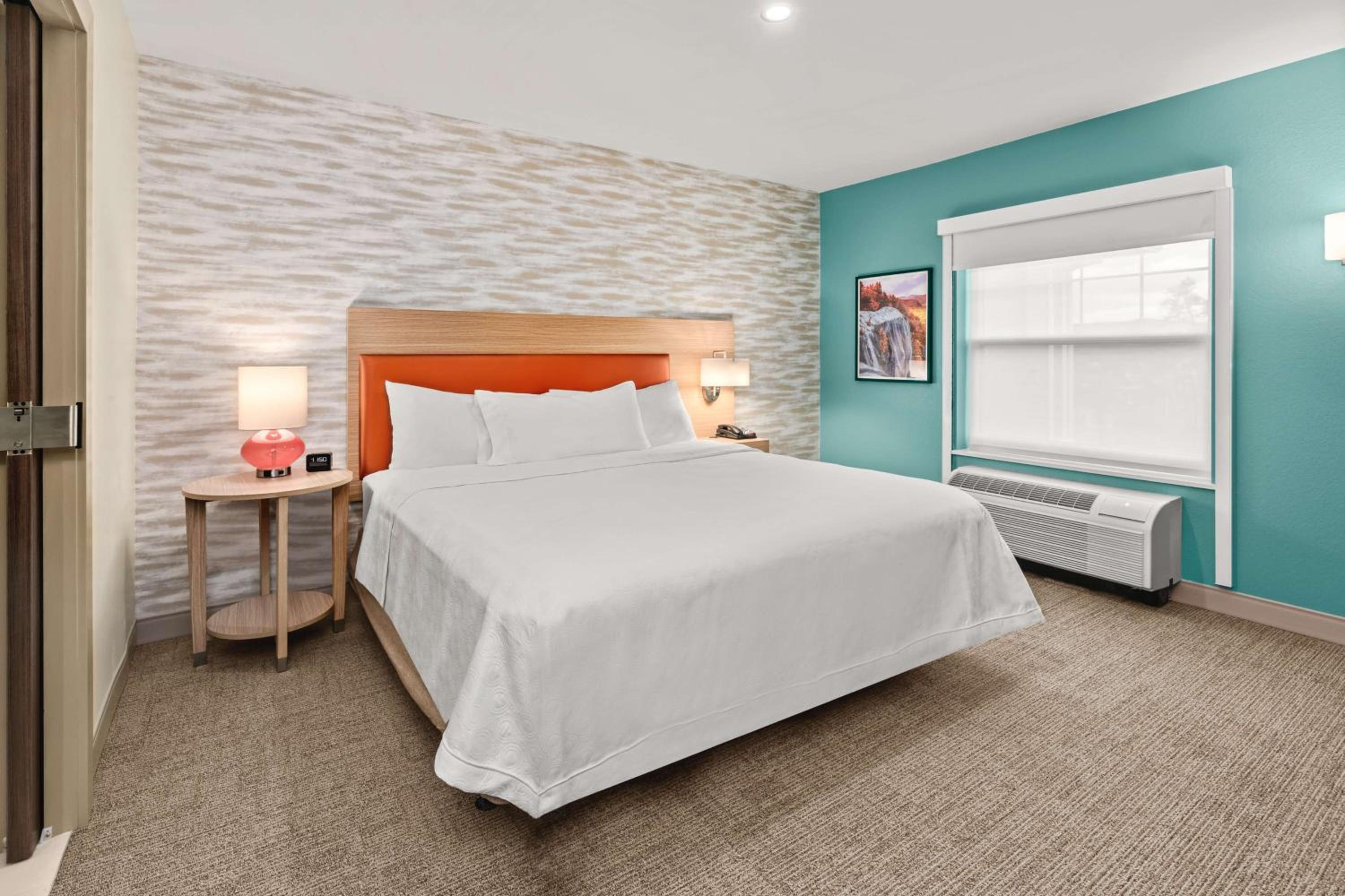 One-Bedroom King Suite - Photo 5