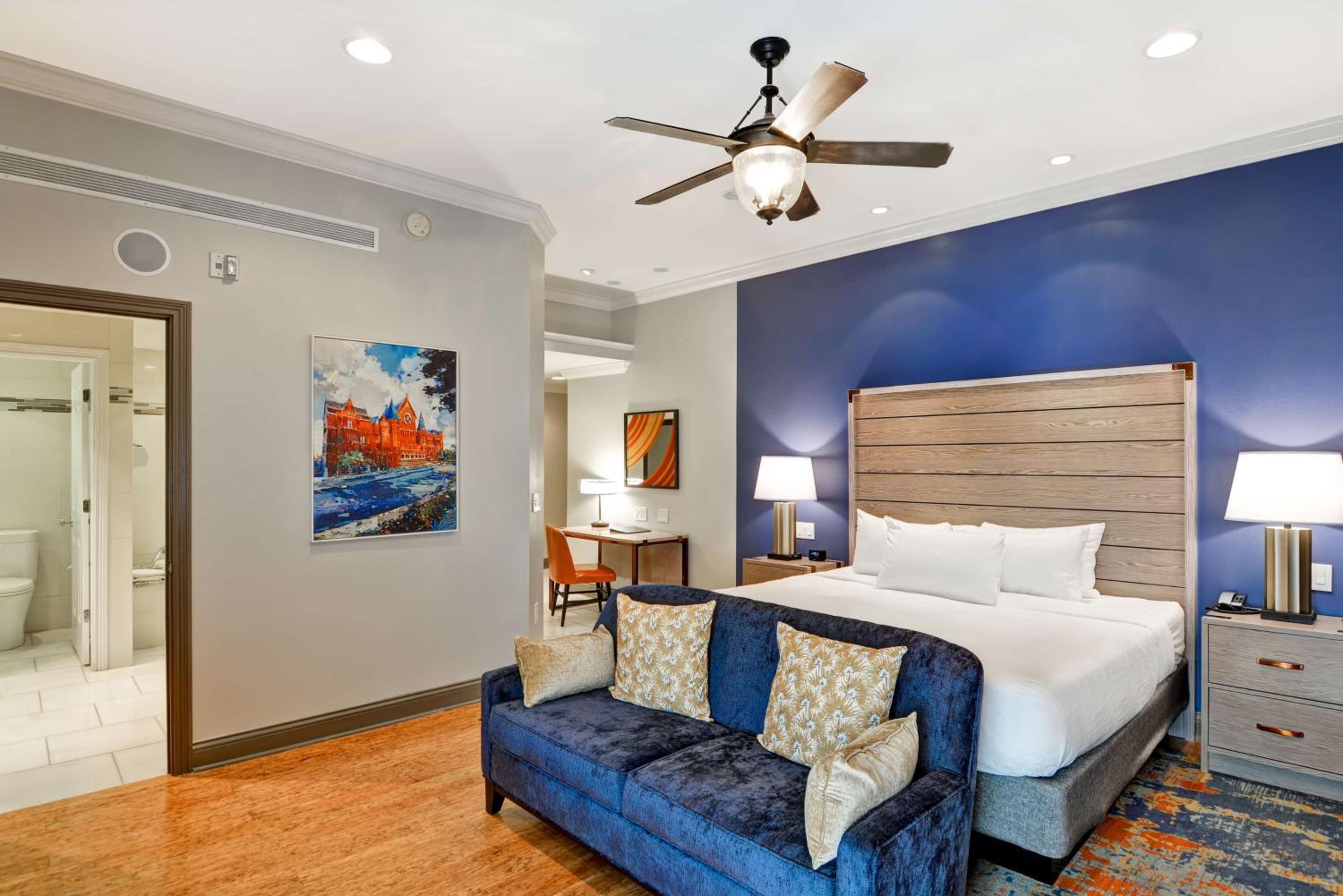 King Room with Whirlpool - Photo 3